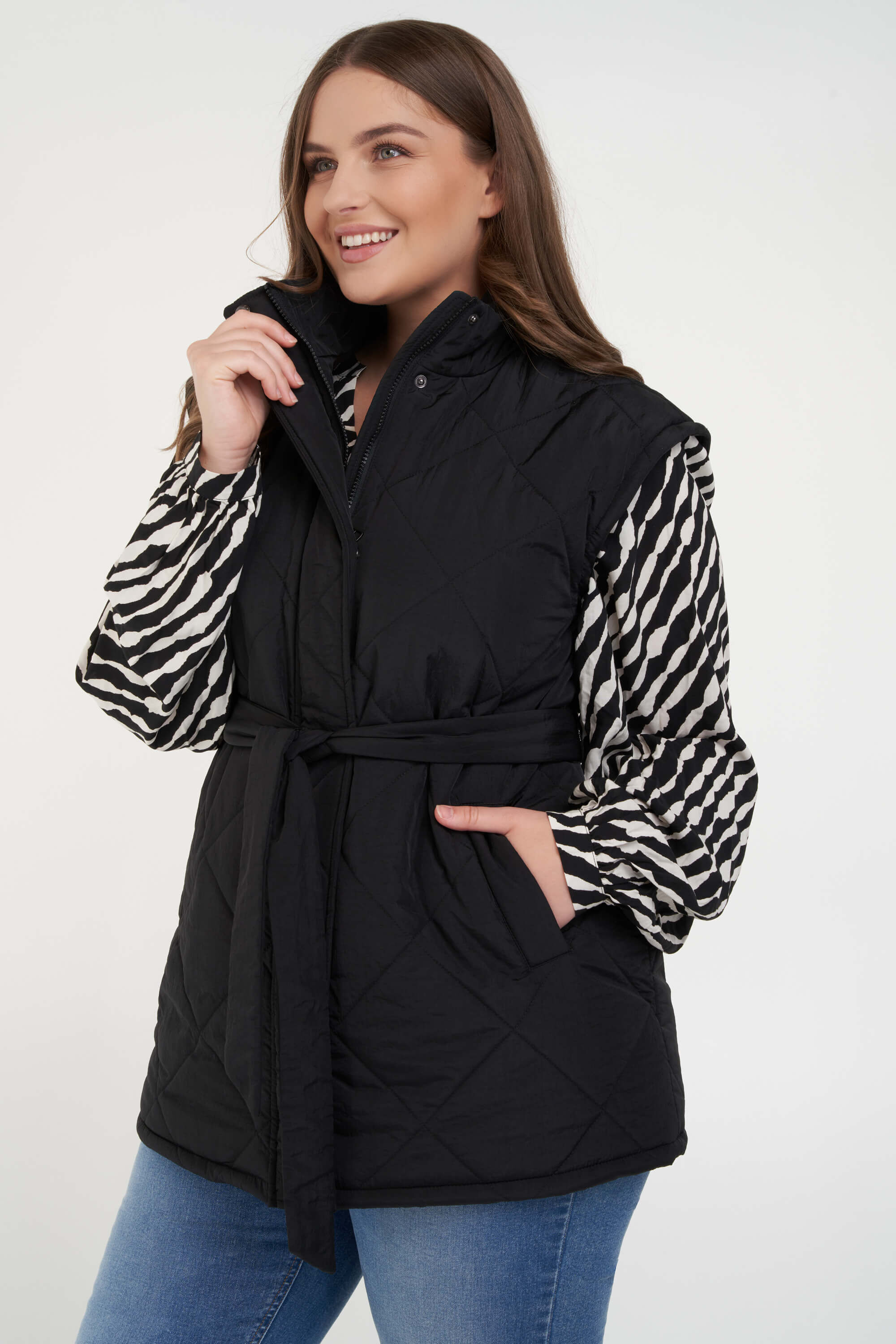 Gewatteerde jas met afritsbare mouwen image number 6