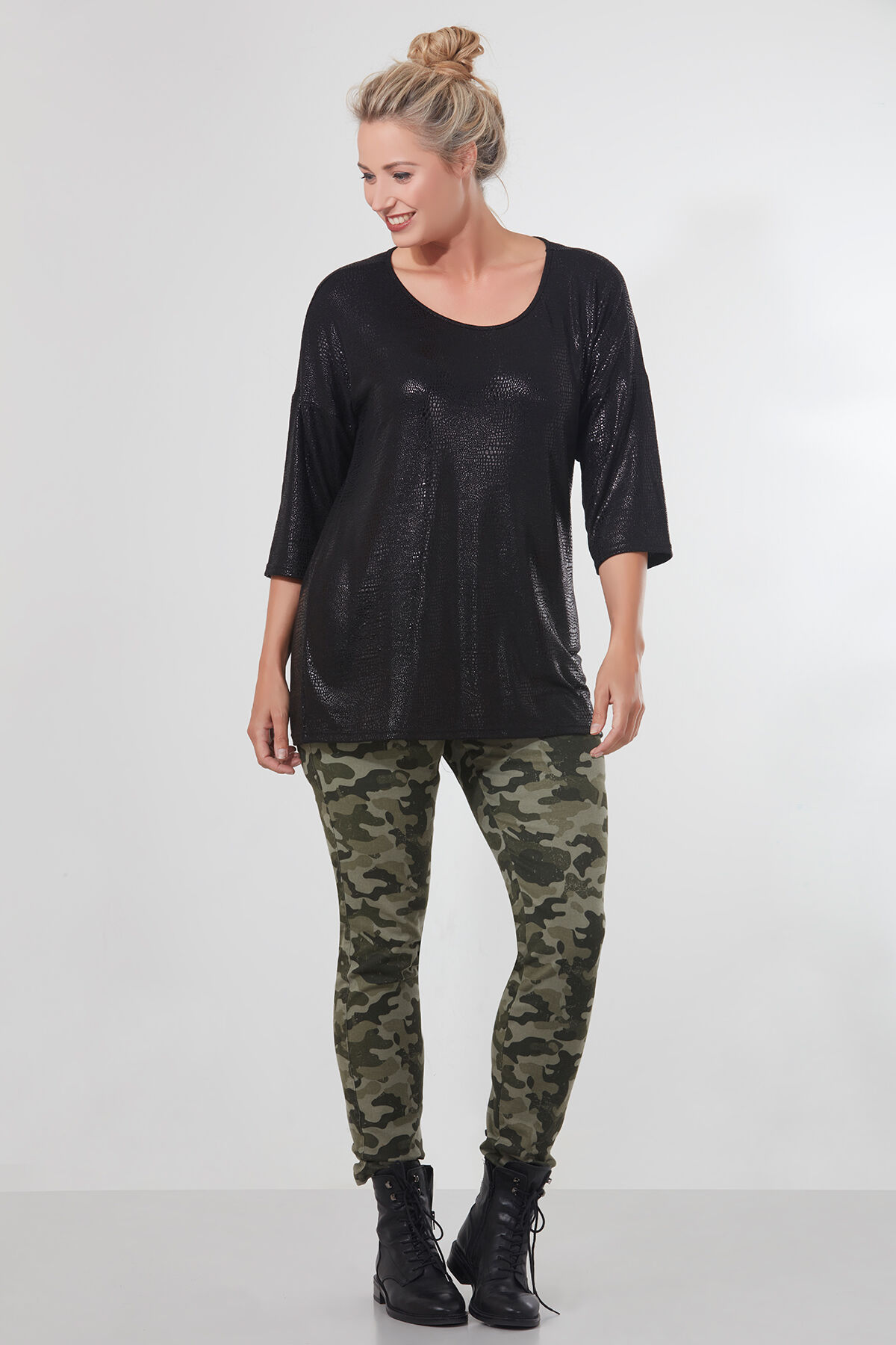 Top met glansprint image number 3