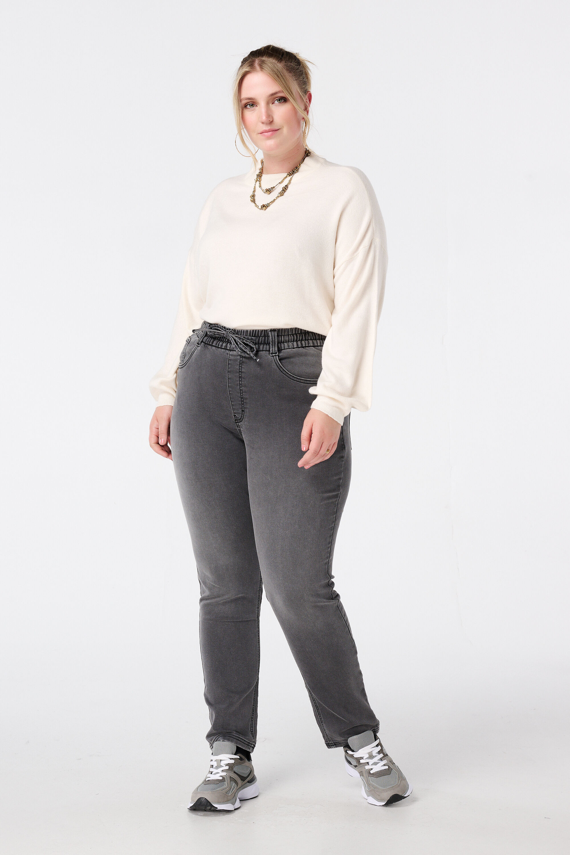 Fijn gebreide trui met ballonmouwen image number 5