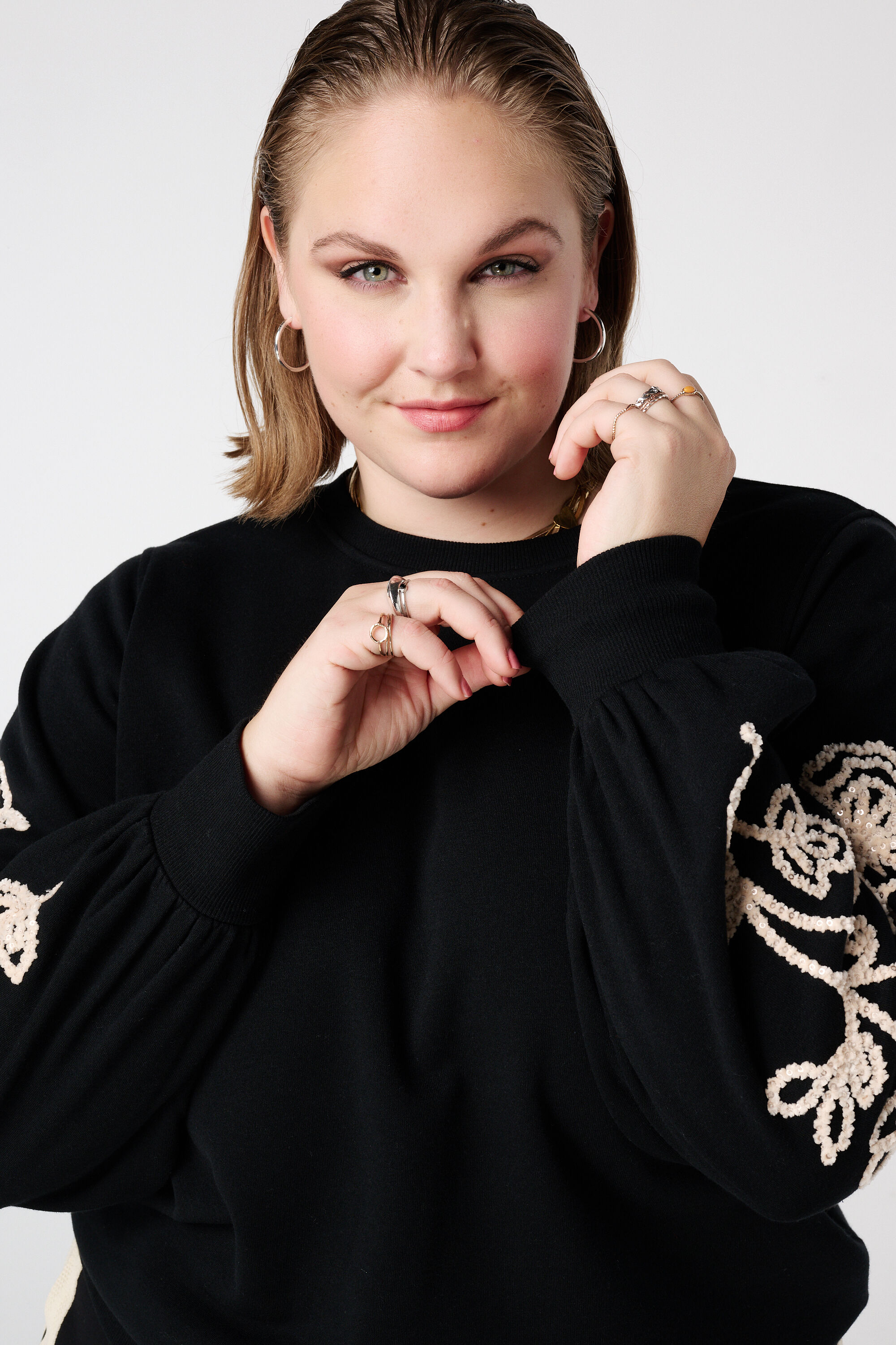 Trui met zachte embroidery op de mouwen image number 4