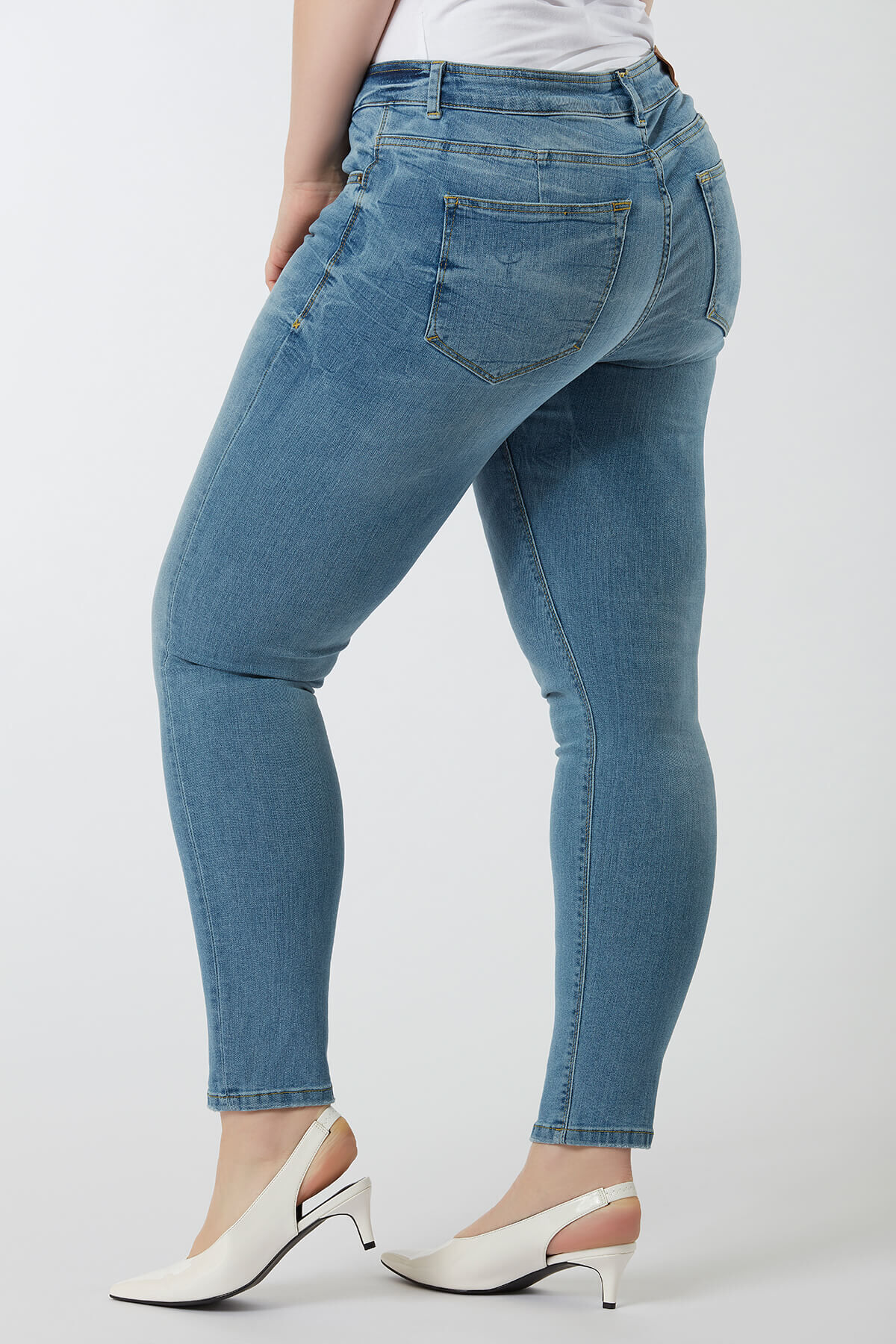 some,... A fit skinny jeans bleached image number 4