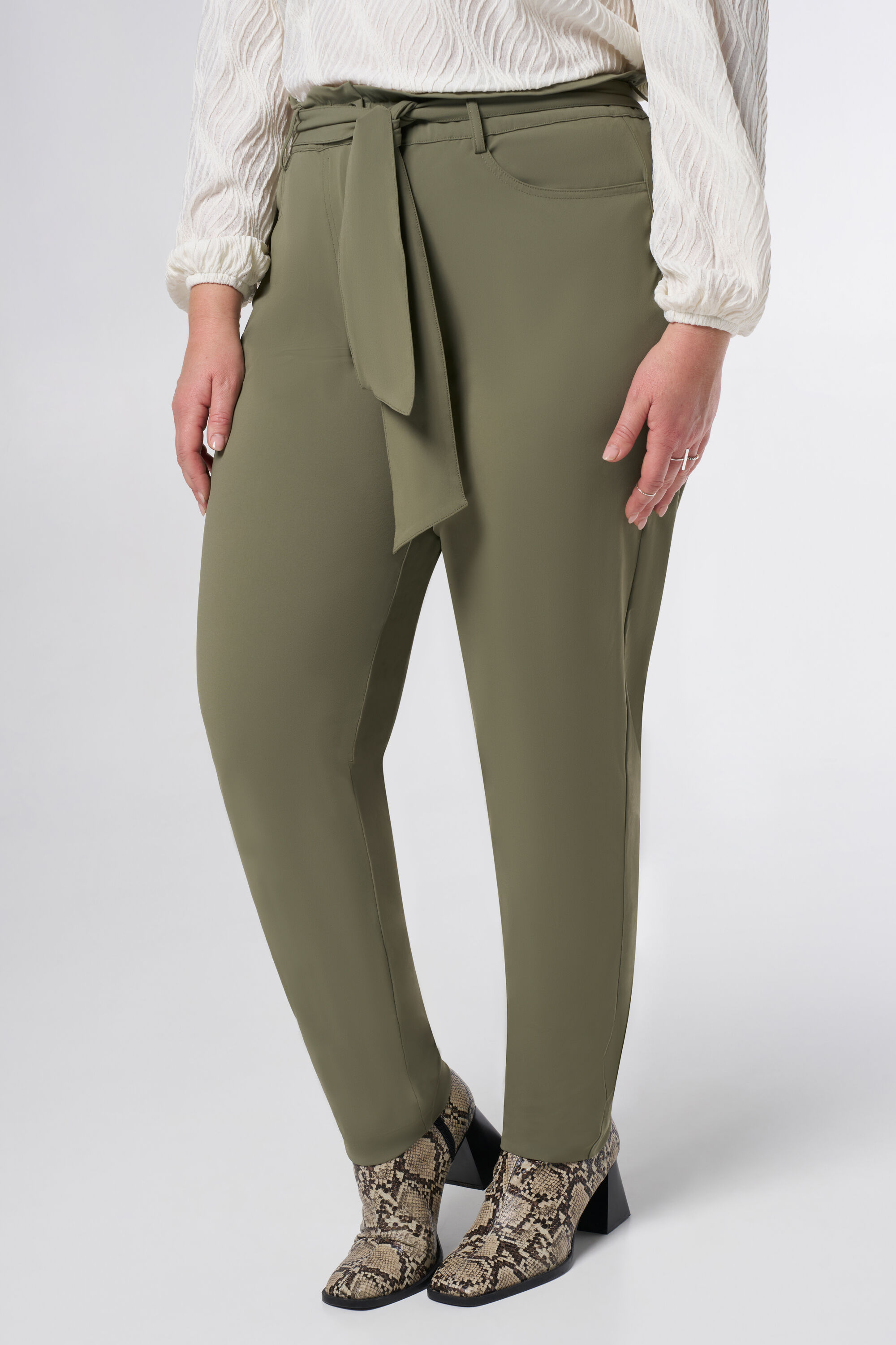 Paperbag broek met stretch image number 5