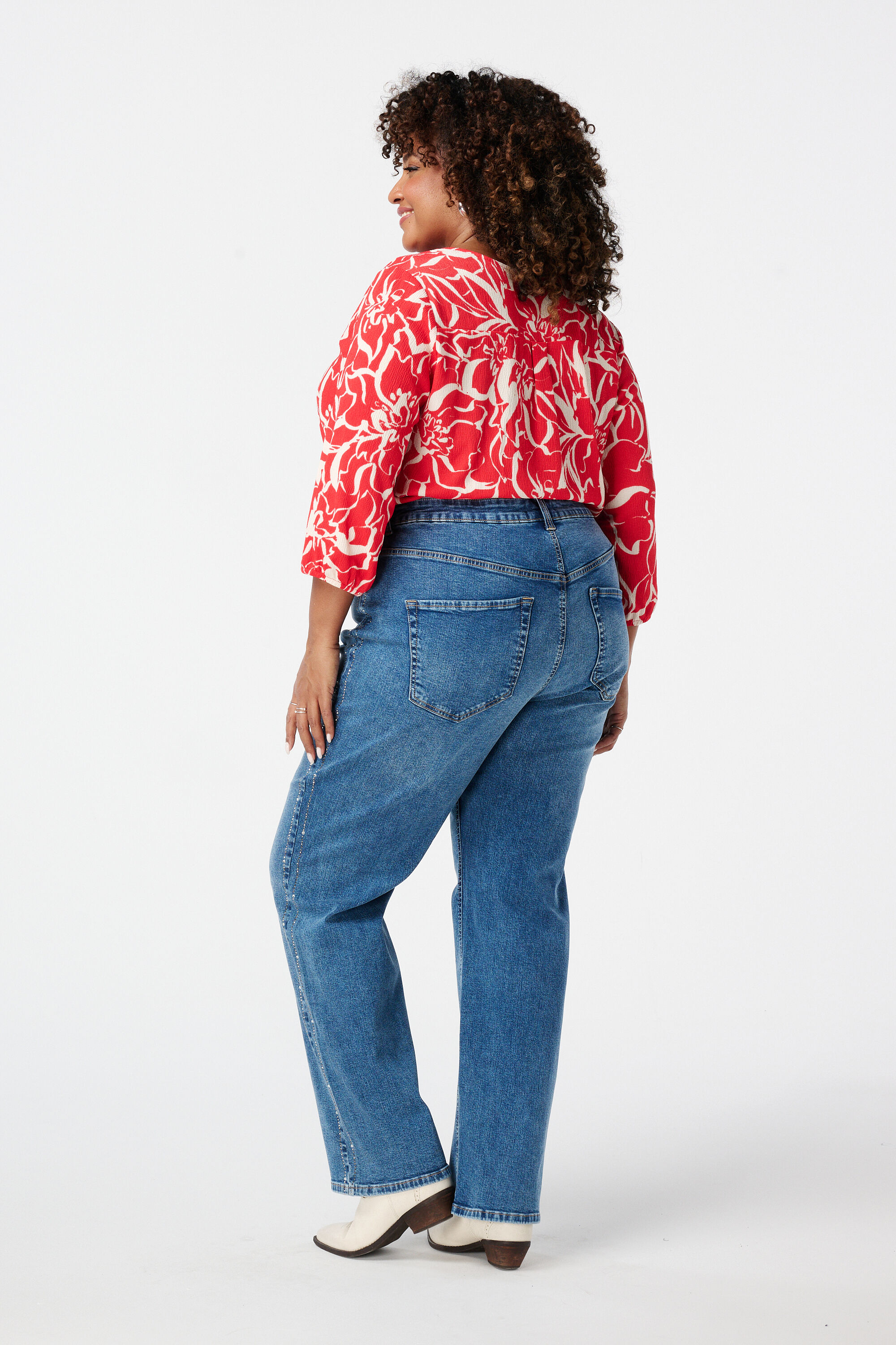 Straight leg jeans met steentjes image number 3