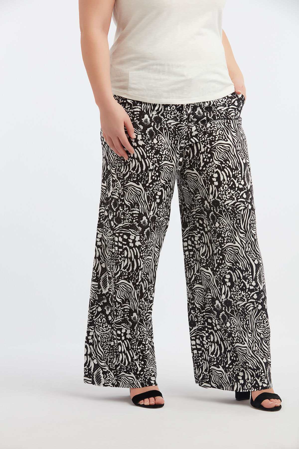 Wijdvallende broek met all-over print  image number 4