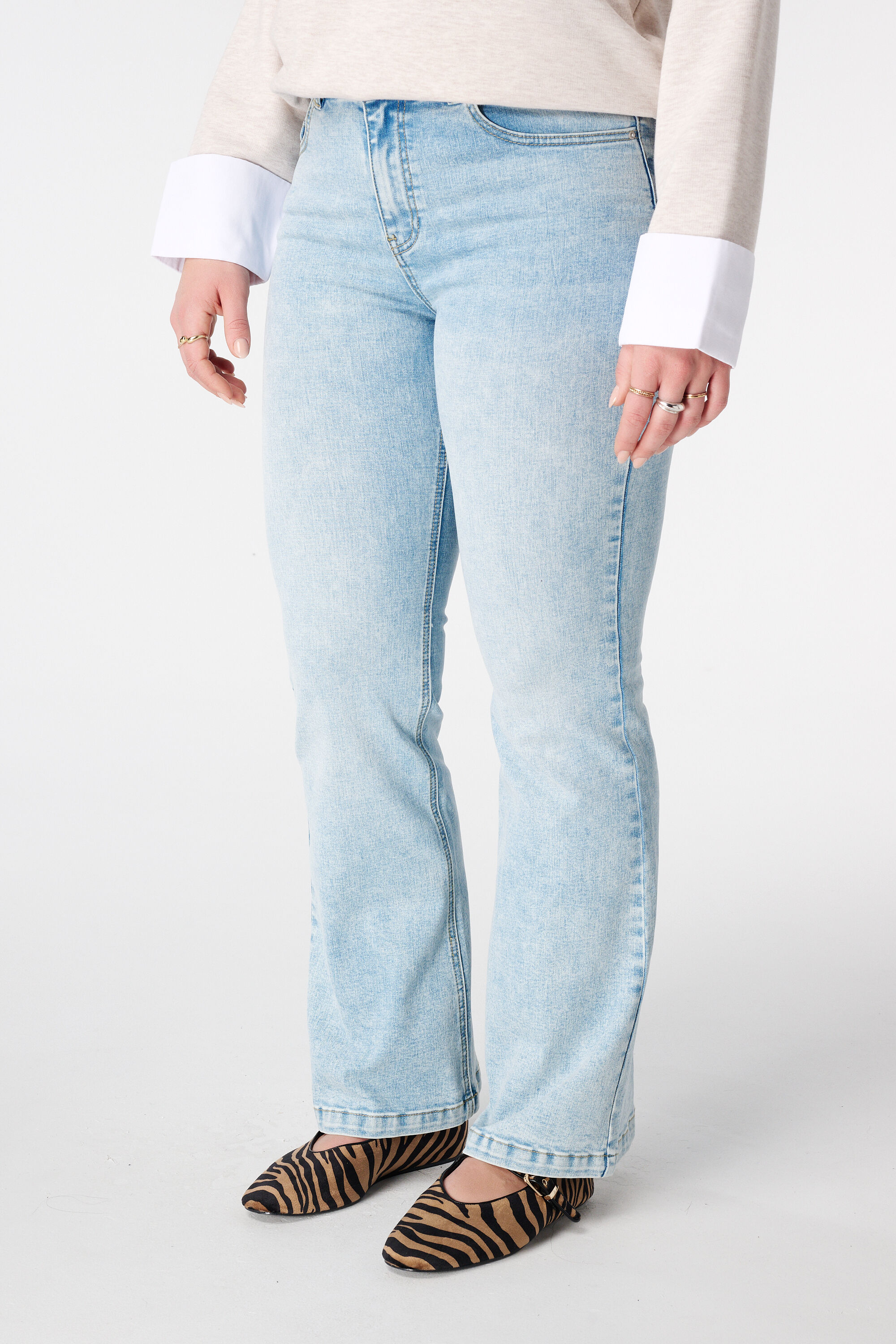 Flared leg jeans JASMIN image number 5