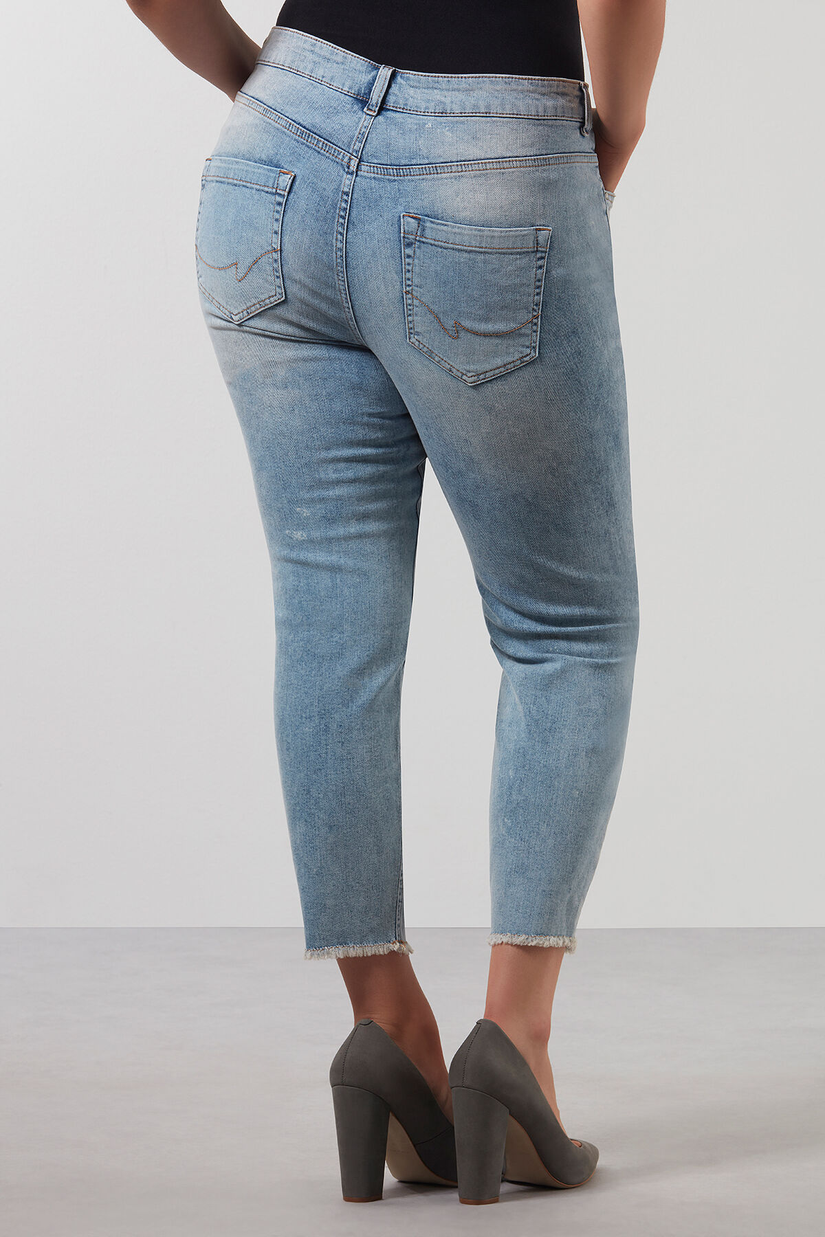 Slim leg jeans met gerafelde rand image number 3