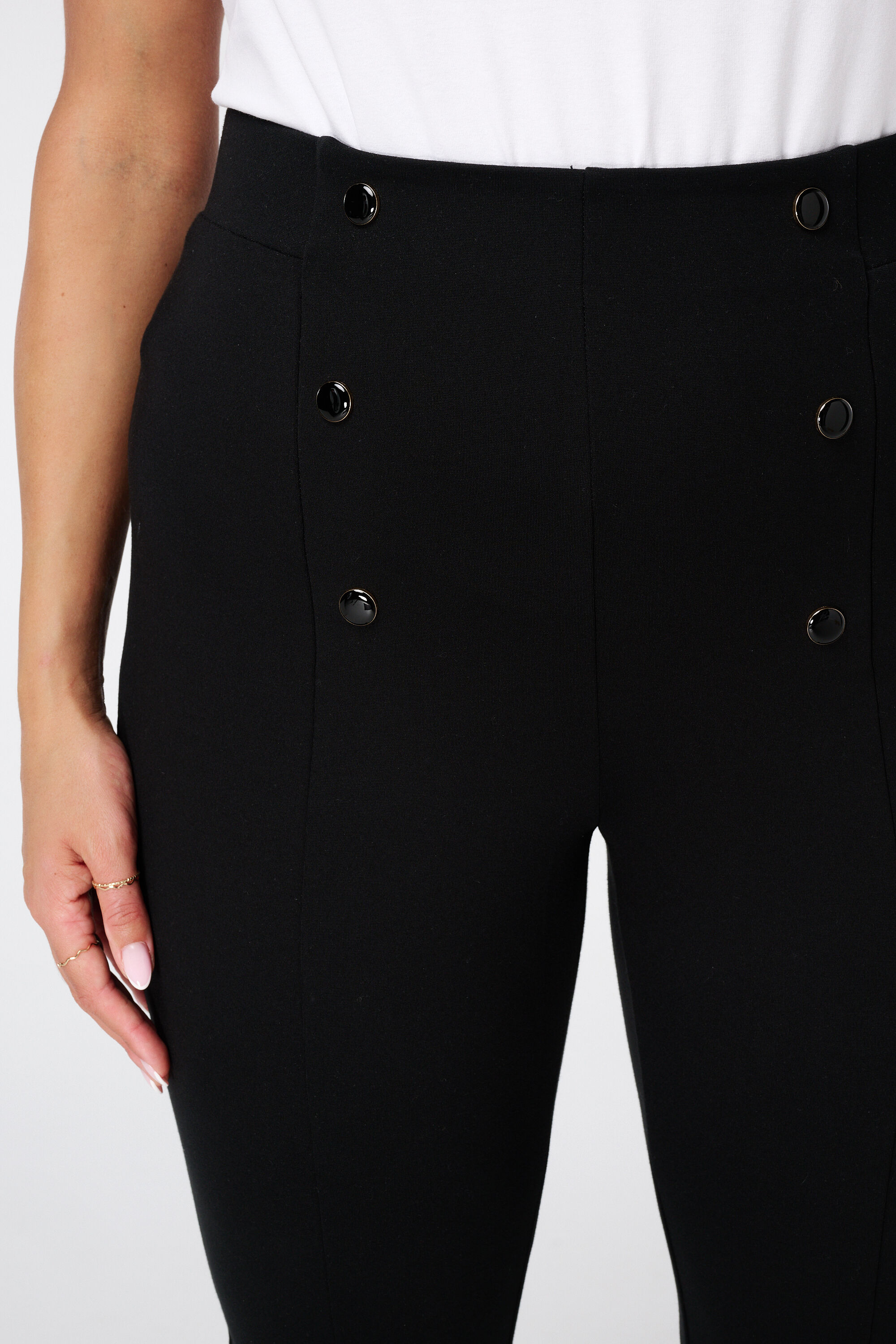 Tregging met sierknopen image number 4