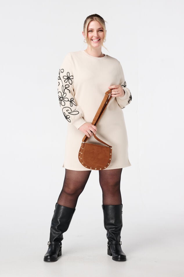 Sweater dress met broderie details image number 4
