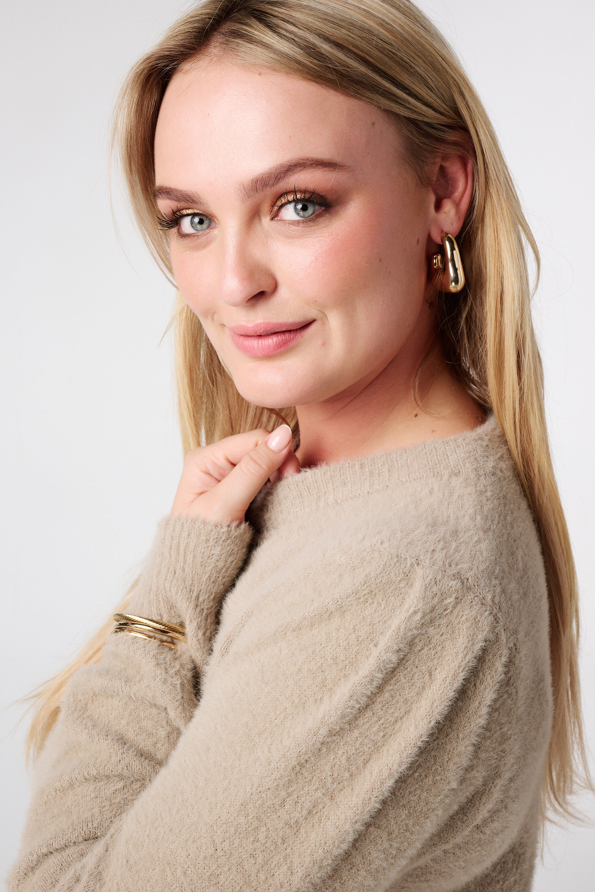 Gebreide trui van zachte garen image number 4