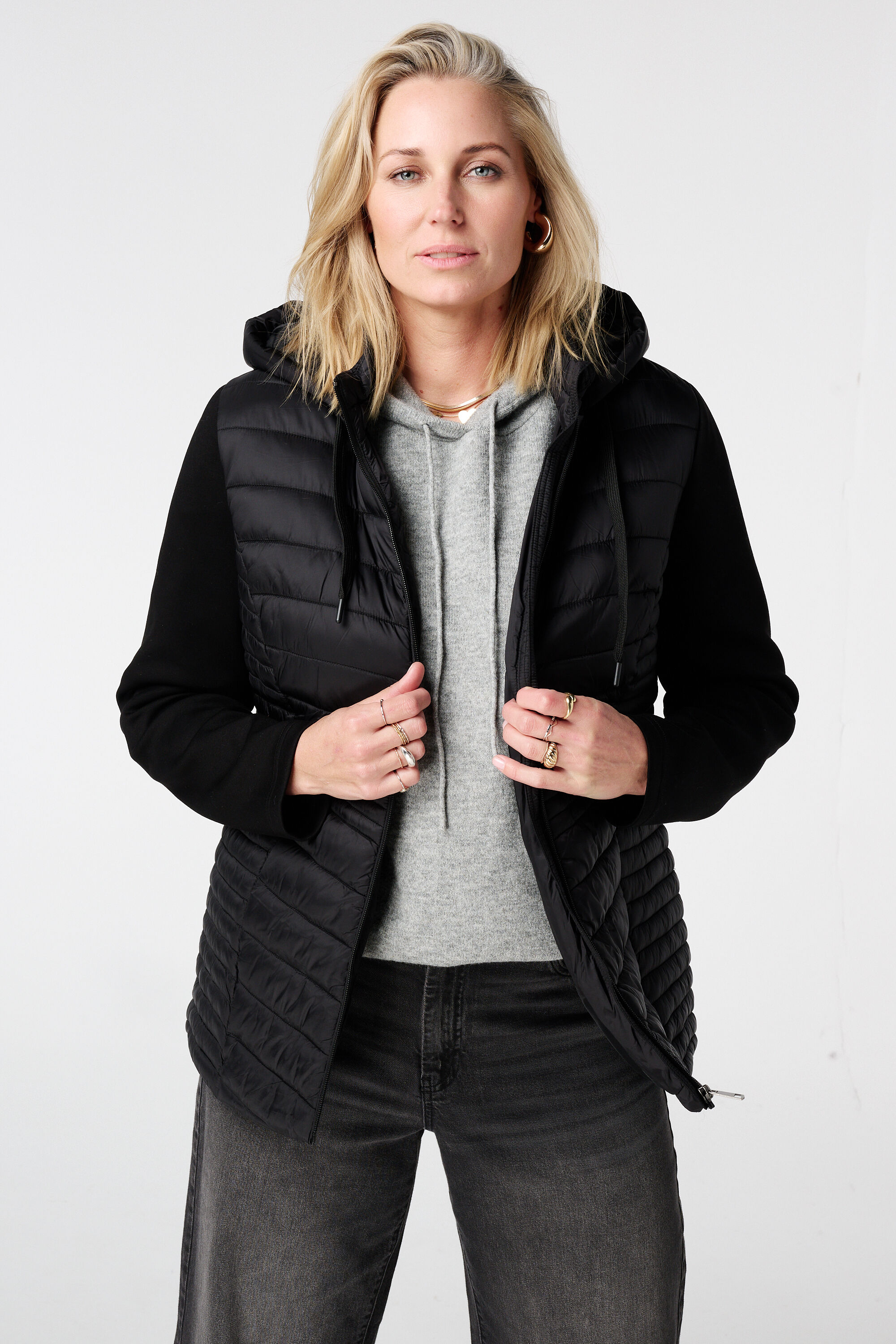 Gewatteerde jas met stoffen mouwen