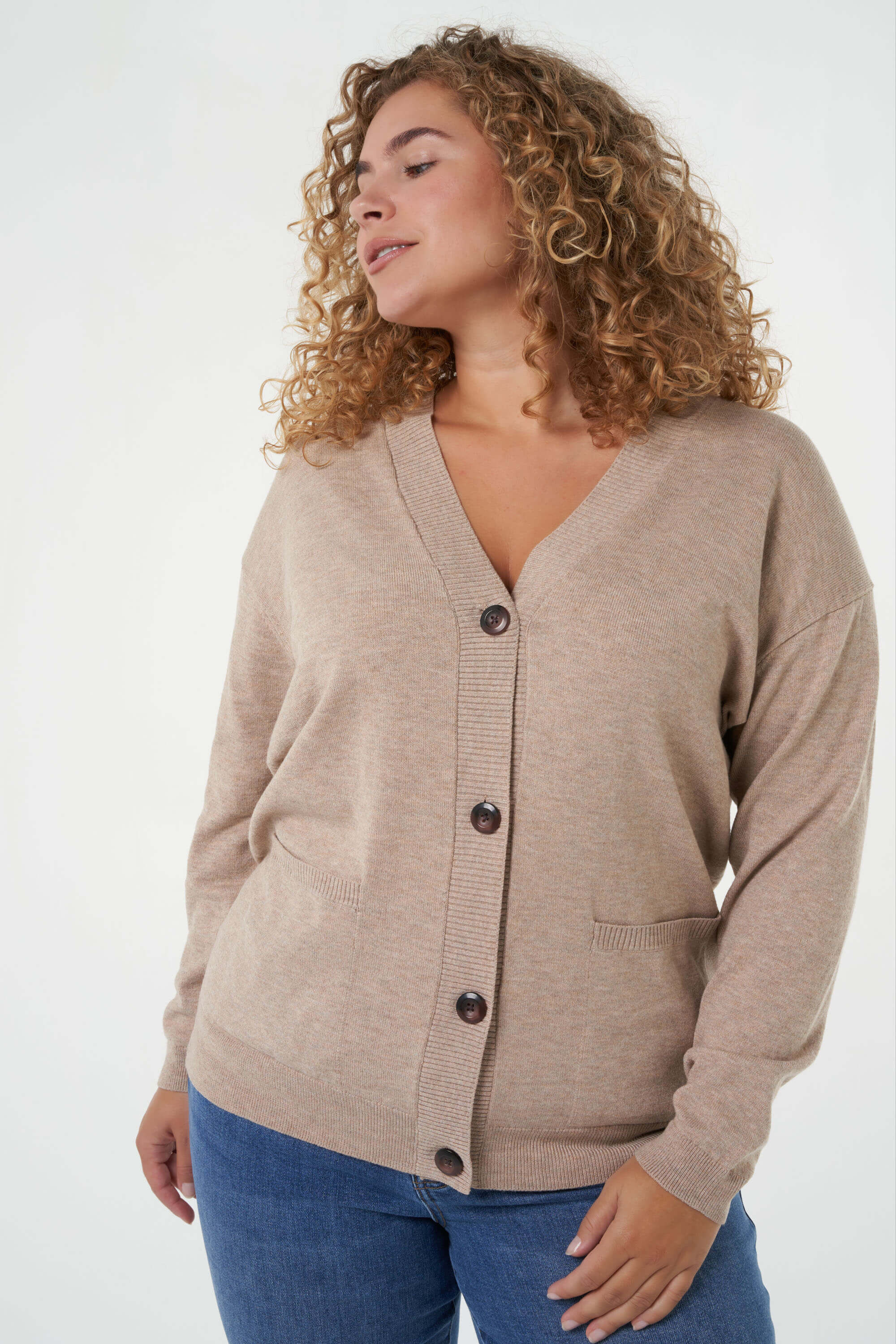 Fijngebreid vest met knopen image number 7