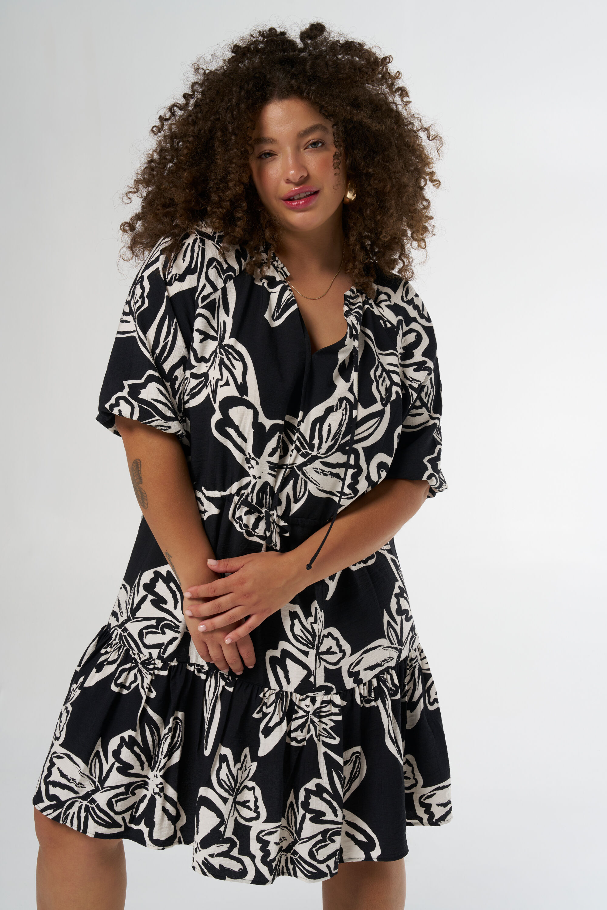 Getailleerde jurk met print image number 5