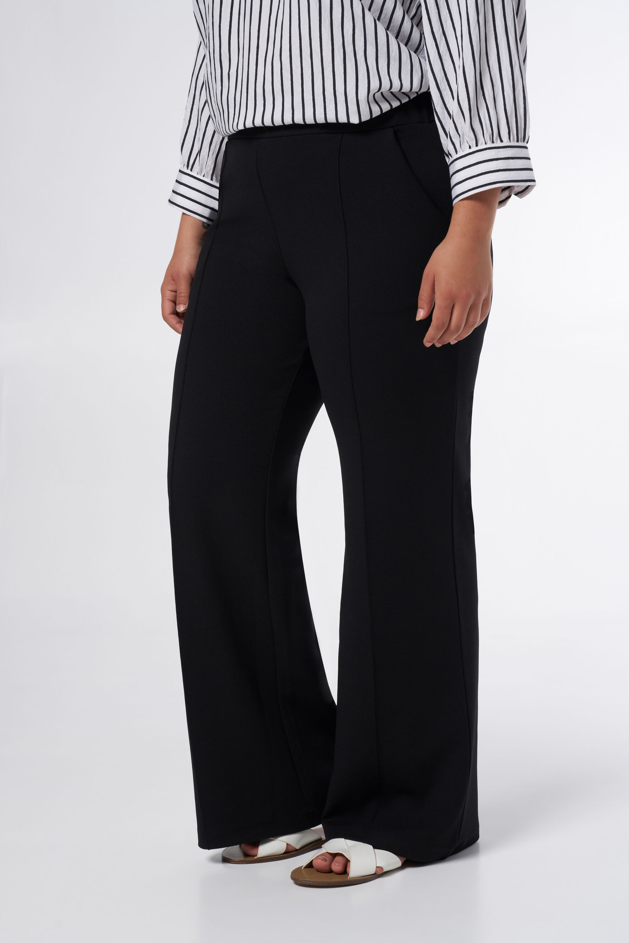 Broek met stretch en wijde pijpen image number 3