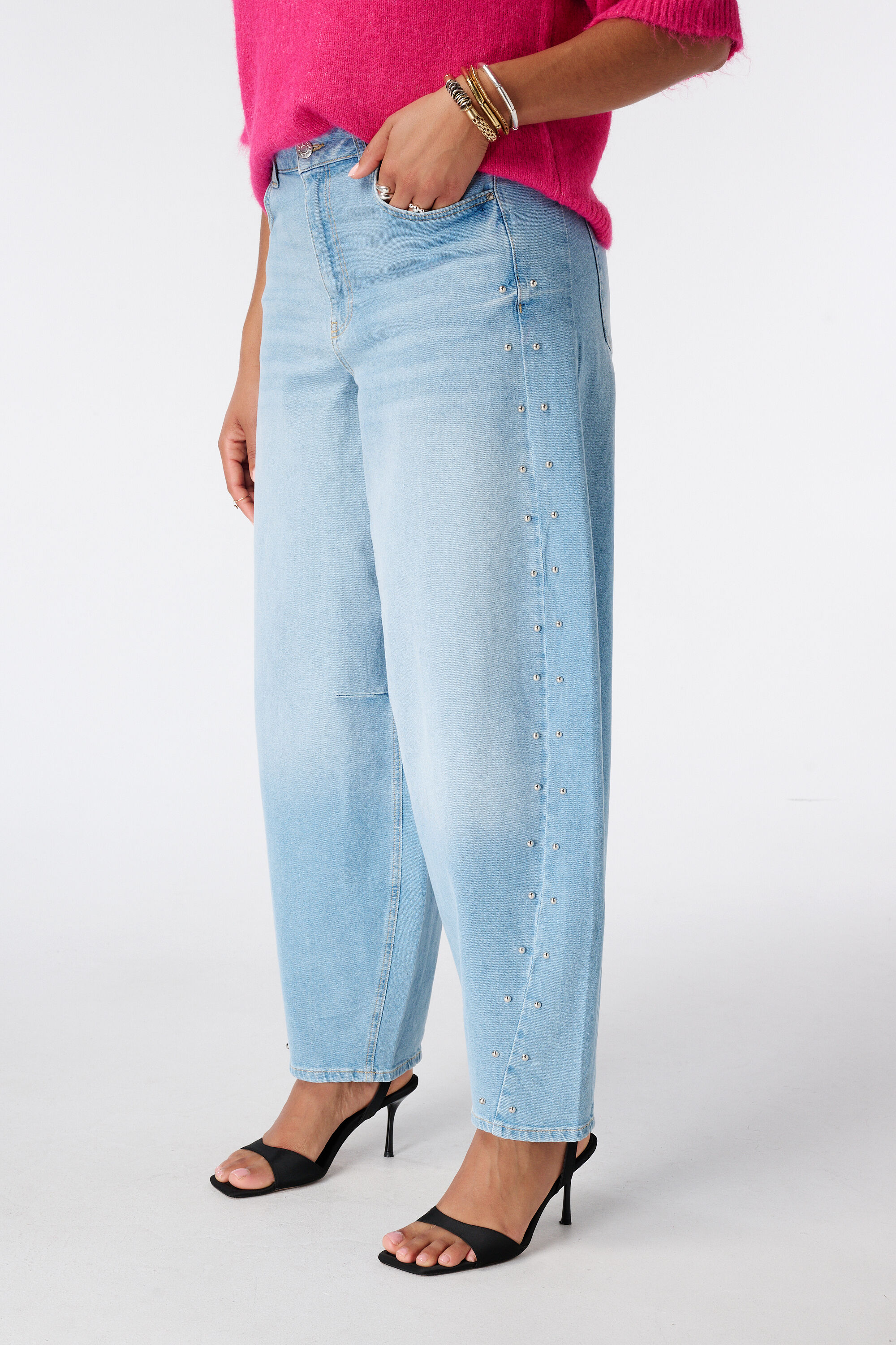 Barrel jeans met studs image number 5