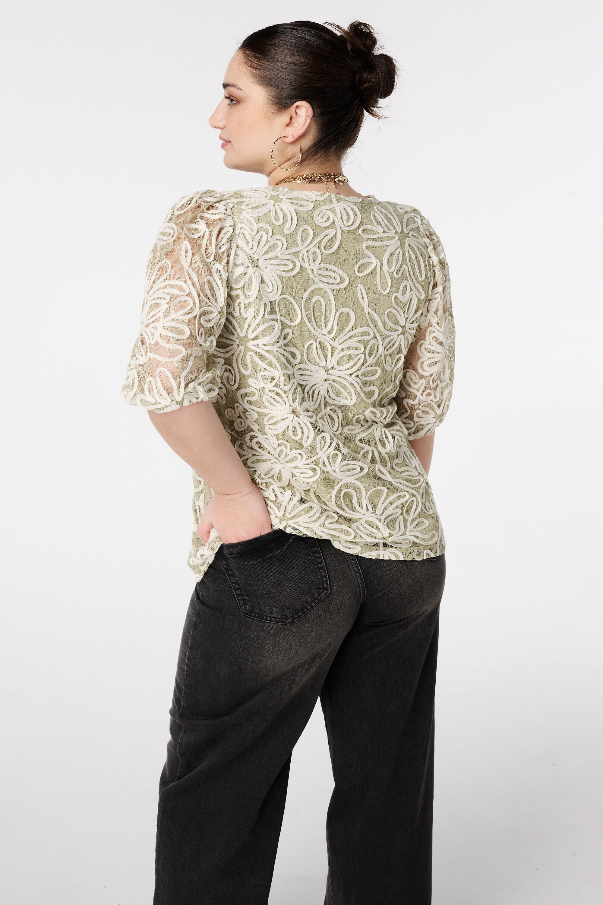 Top met embroidery  image number 3