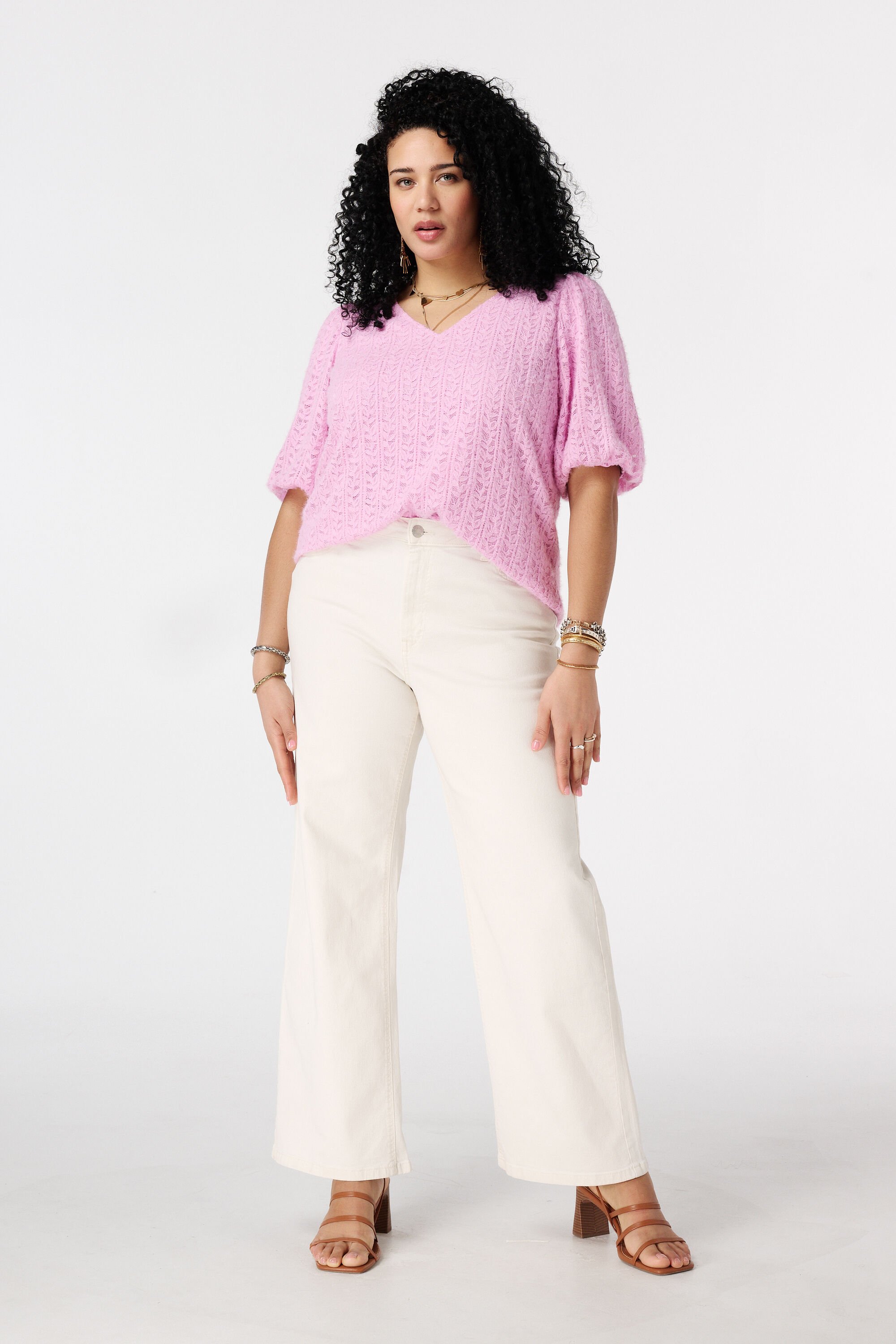 Kanten top met pofmouwen image number 5