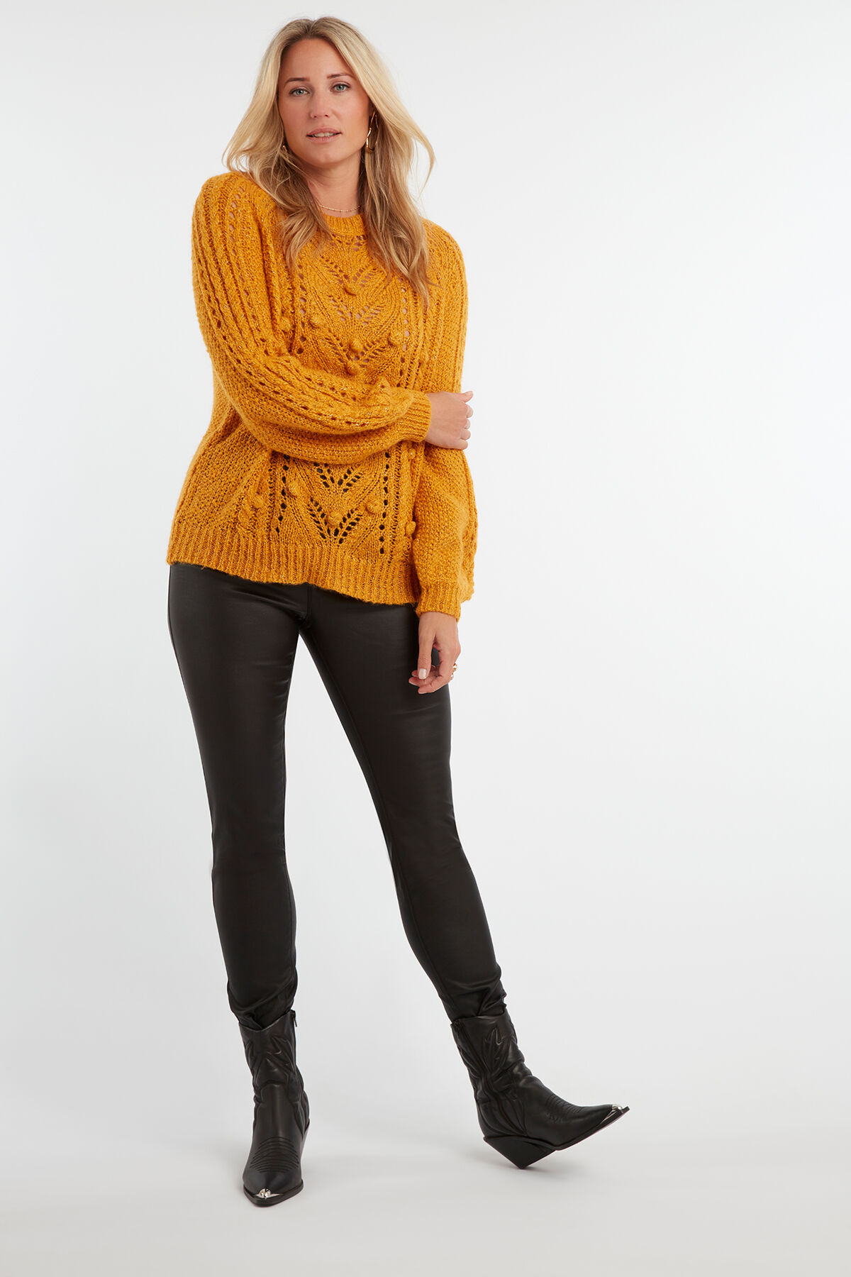 Gebreide trui met pompons image number 7