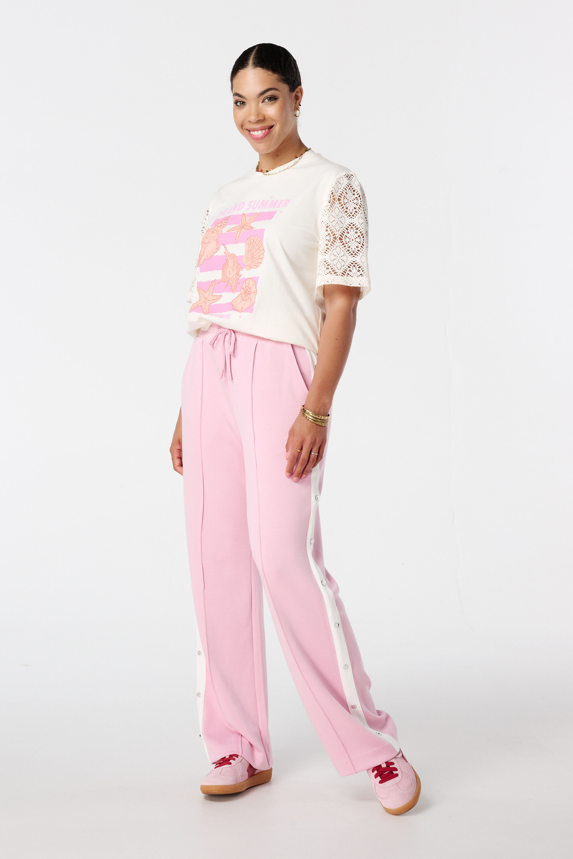 T-shirt met broderie mouwen image number 5