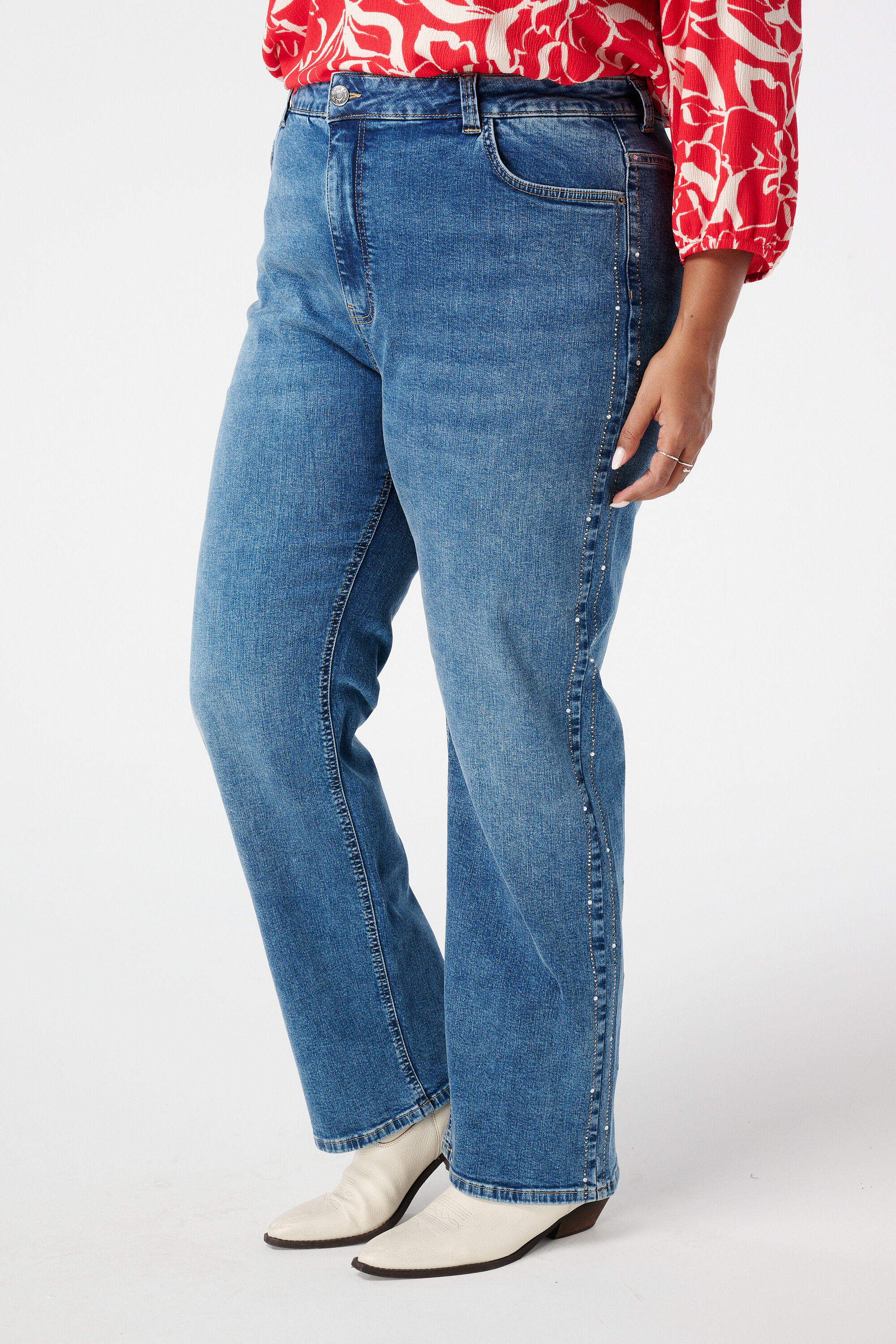 Straight leg jeans met steentjes image number 5