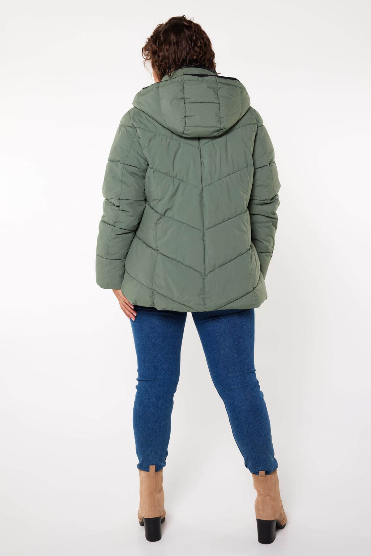 Gewatteerde jas met capuchon image number 4
