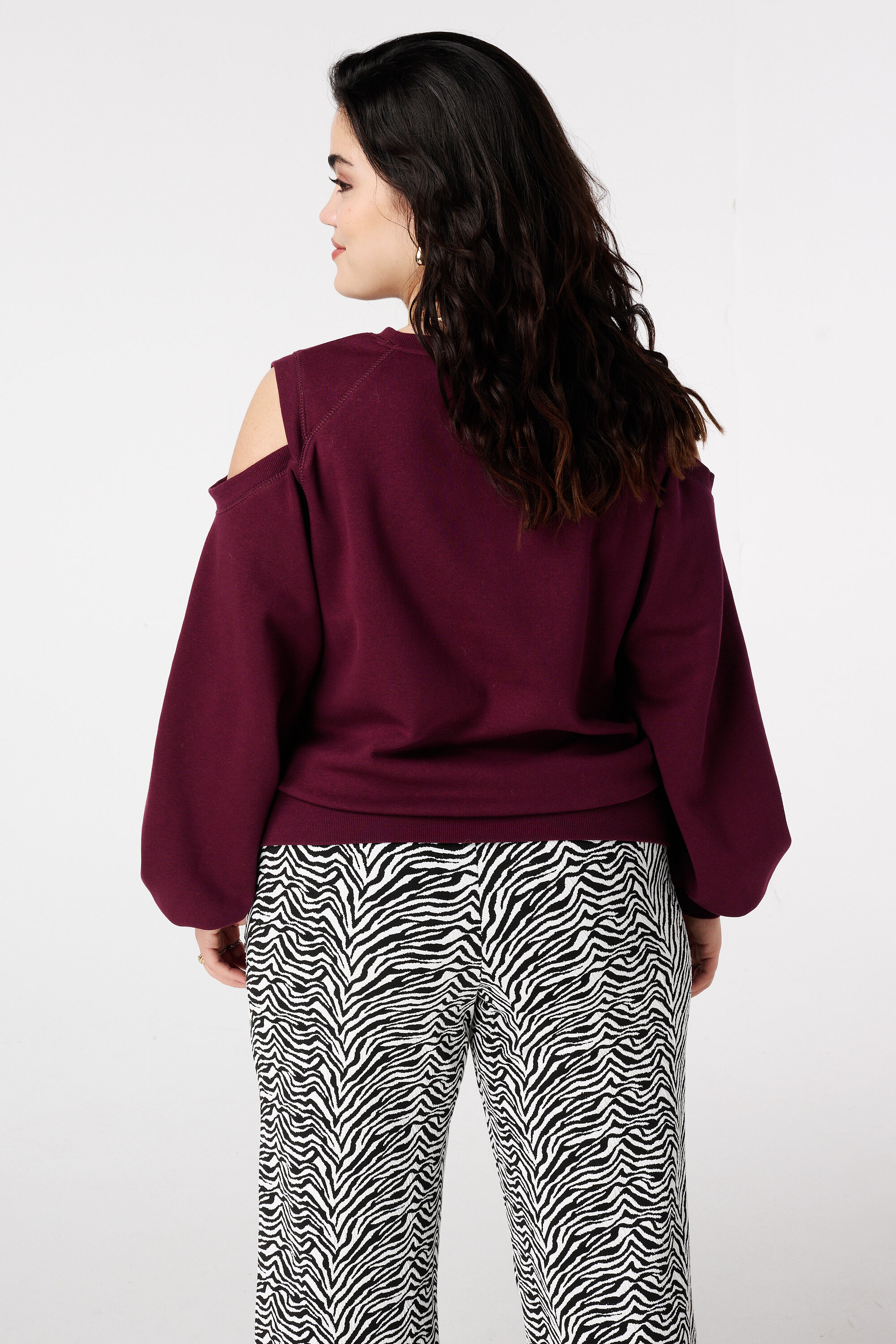 Sweater met cut-out schouder image number 3