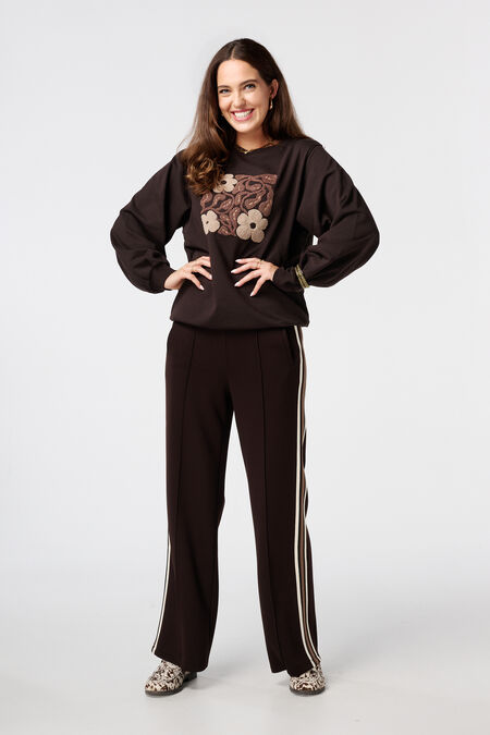 wide fit pantalon met bies aan de zijkant wide fit pantalon met bies aan de zijkant