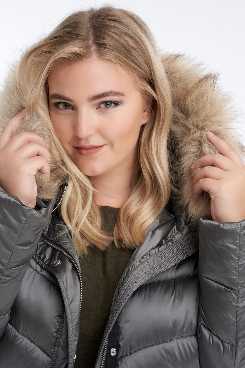 Gewatteerde jas met capuchon image number 5