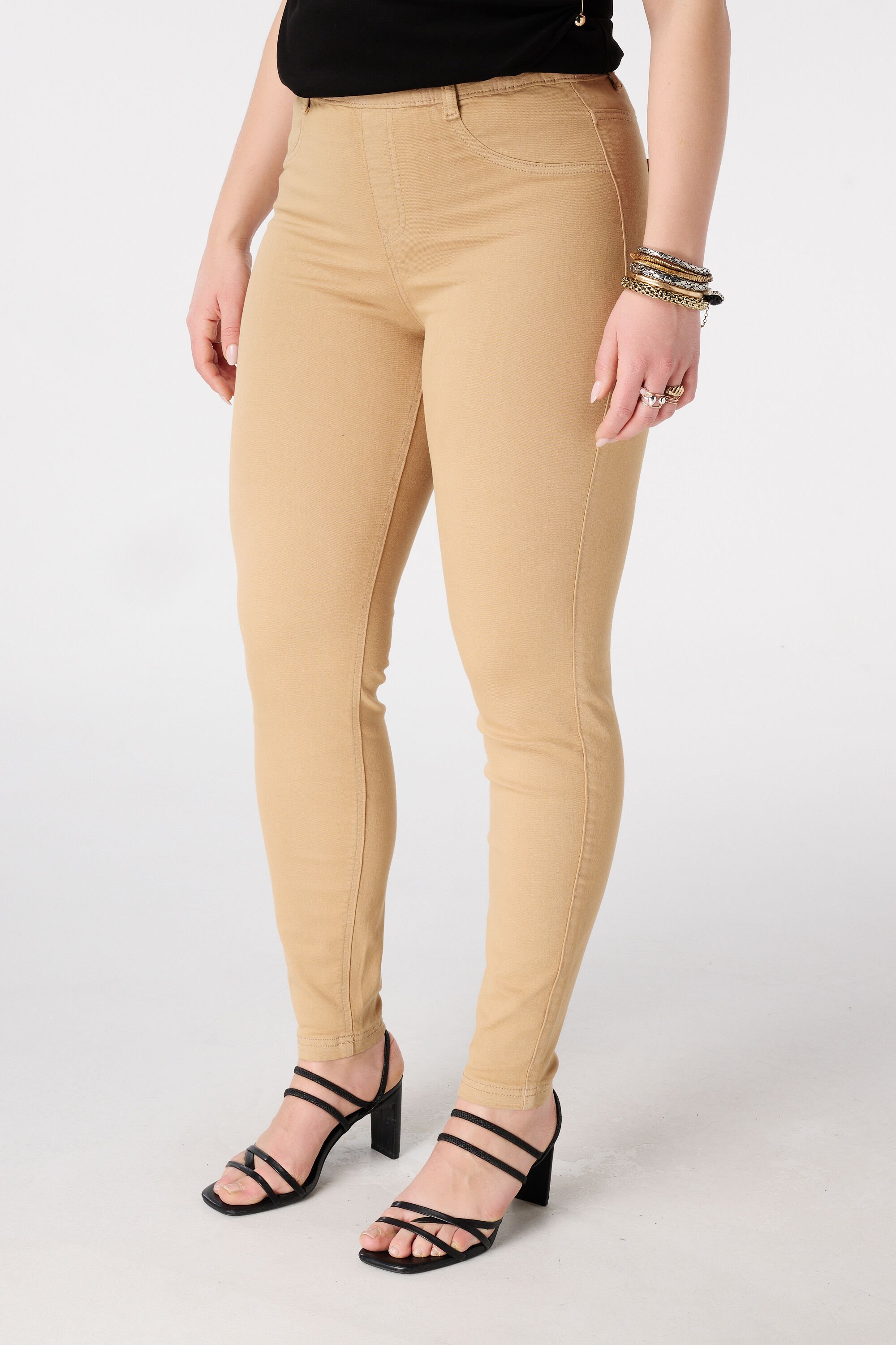 Tregging in jeans look image number 5