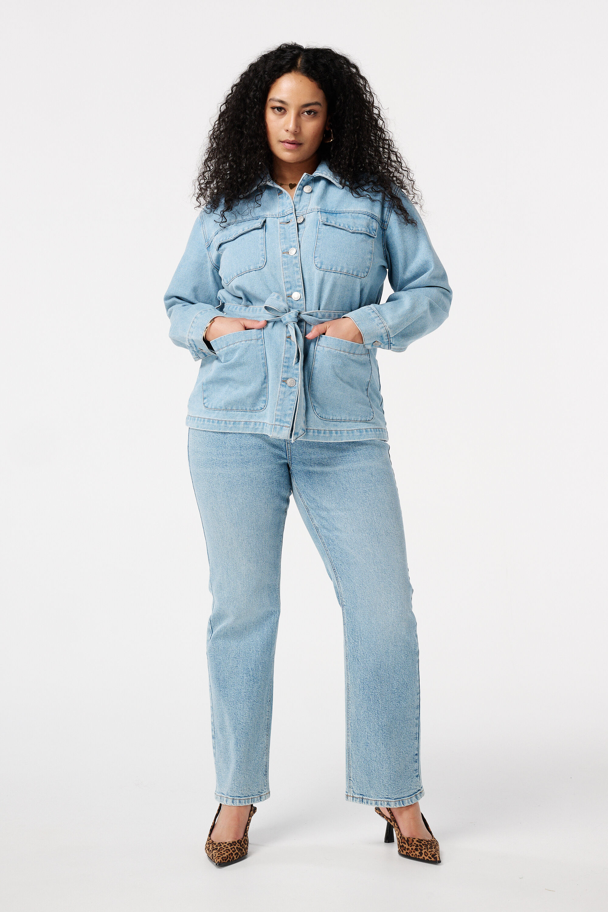 Denim jacket met ceintuur image number 5