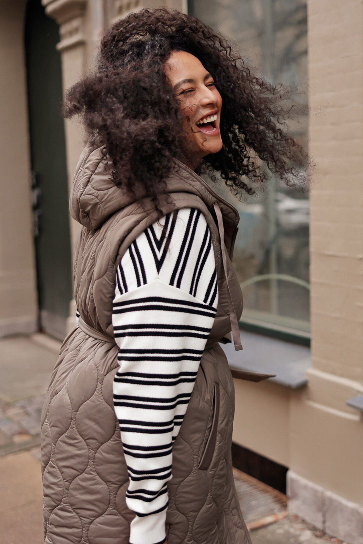 Gewatteerde jas met afritsbare mouwen image number 6