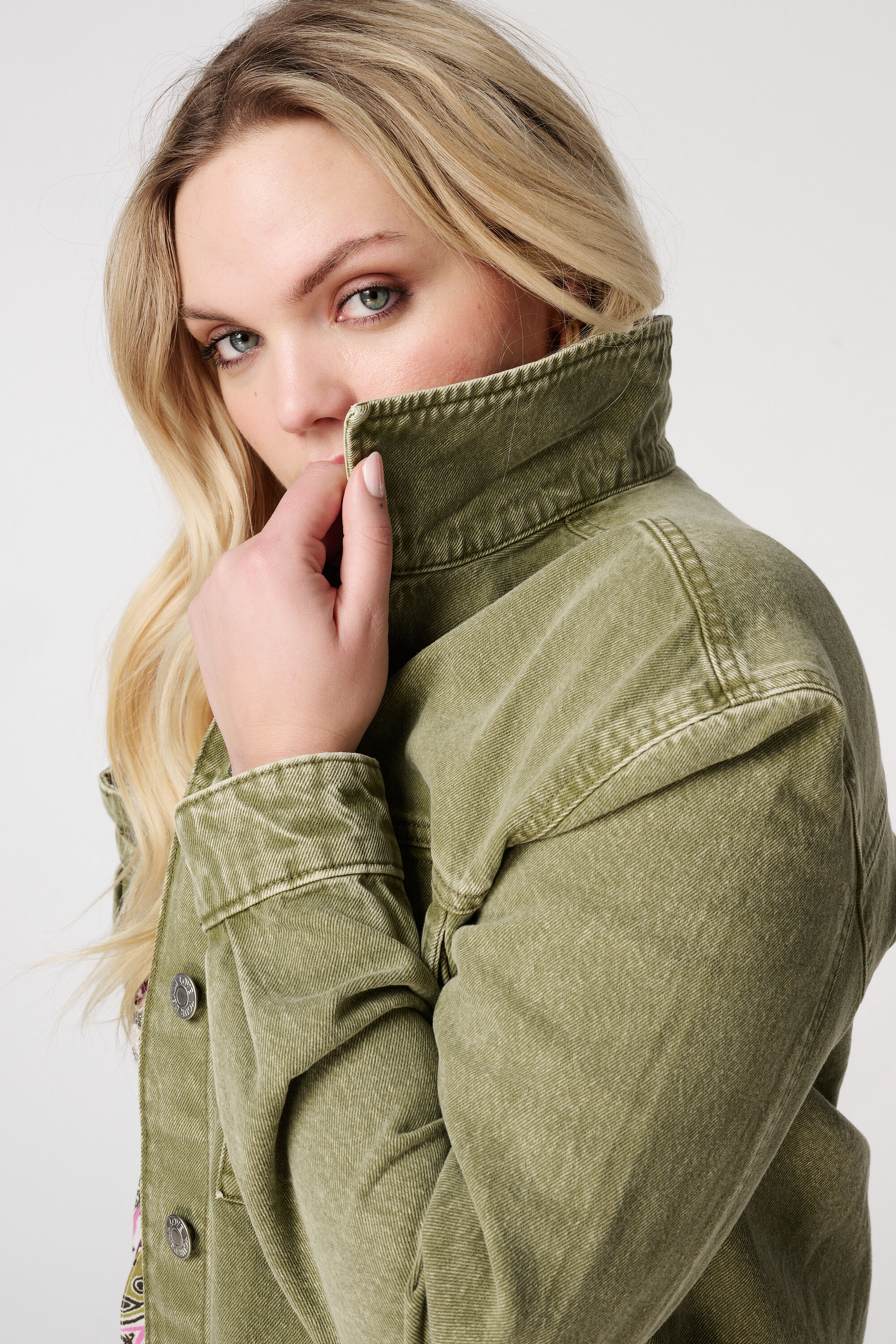 Spijkerjas met groene kleur image number 4