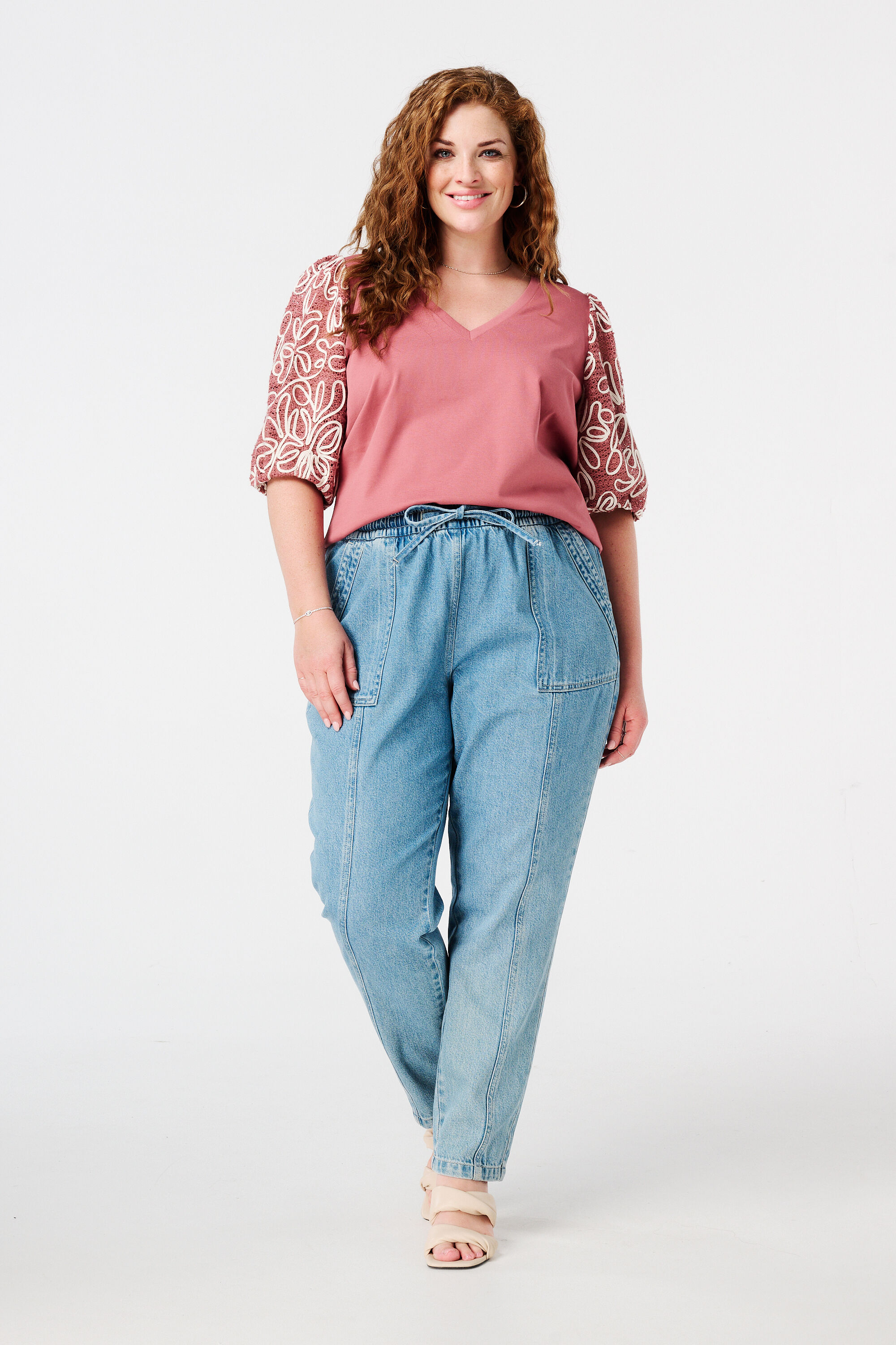 T-shirt met geborduurde mouwen image number 5