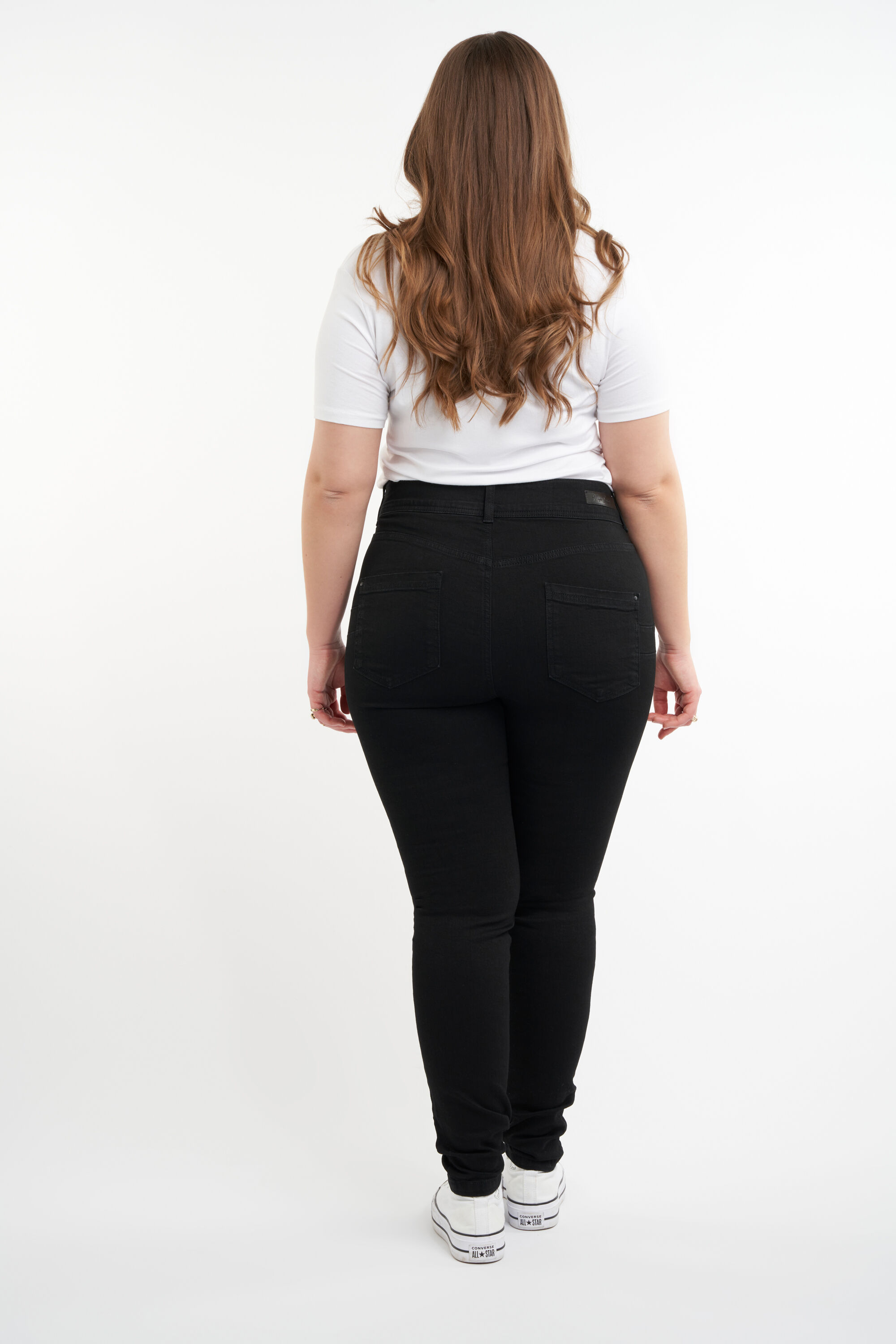 Shaping Skinny Jeans SCULPTS image number 3