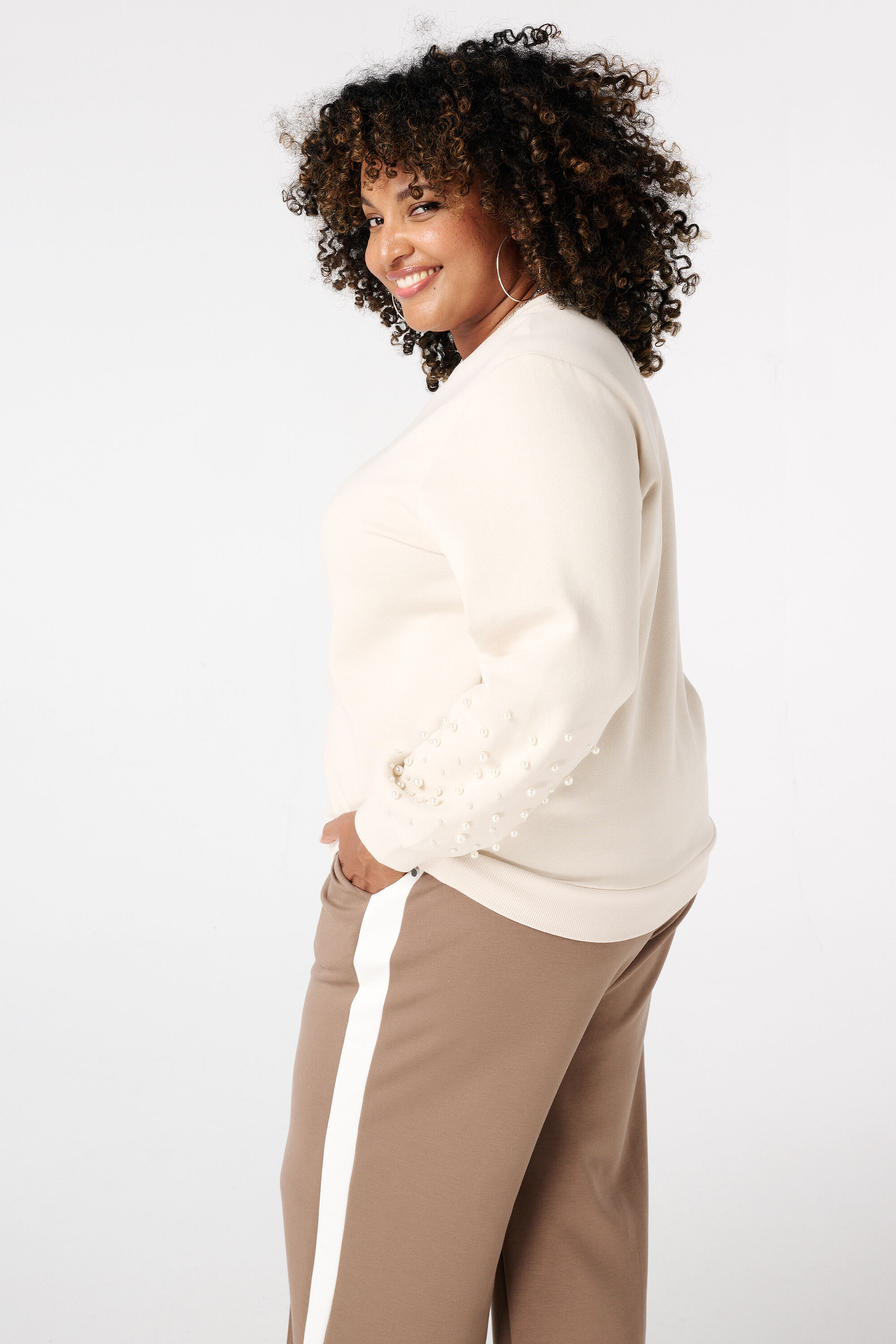 Sweater met parel detail image number 3