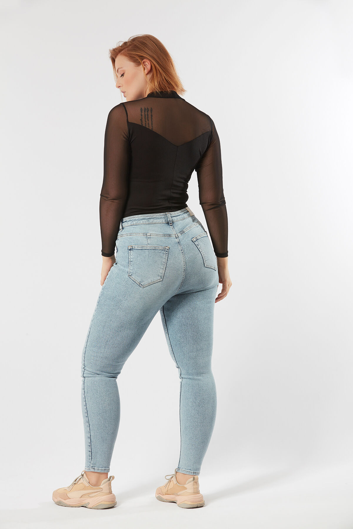 A fit high waist jeans bleach image number 4