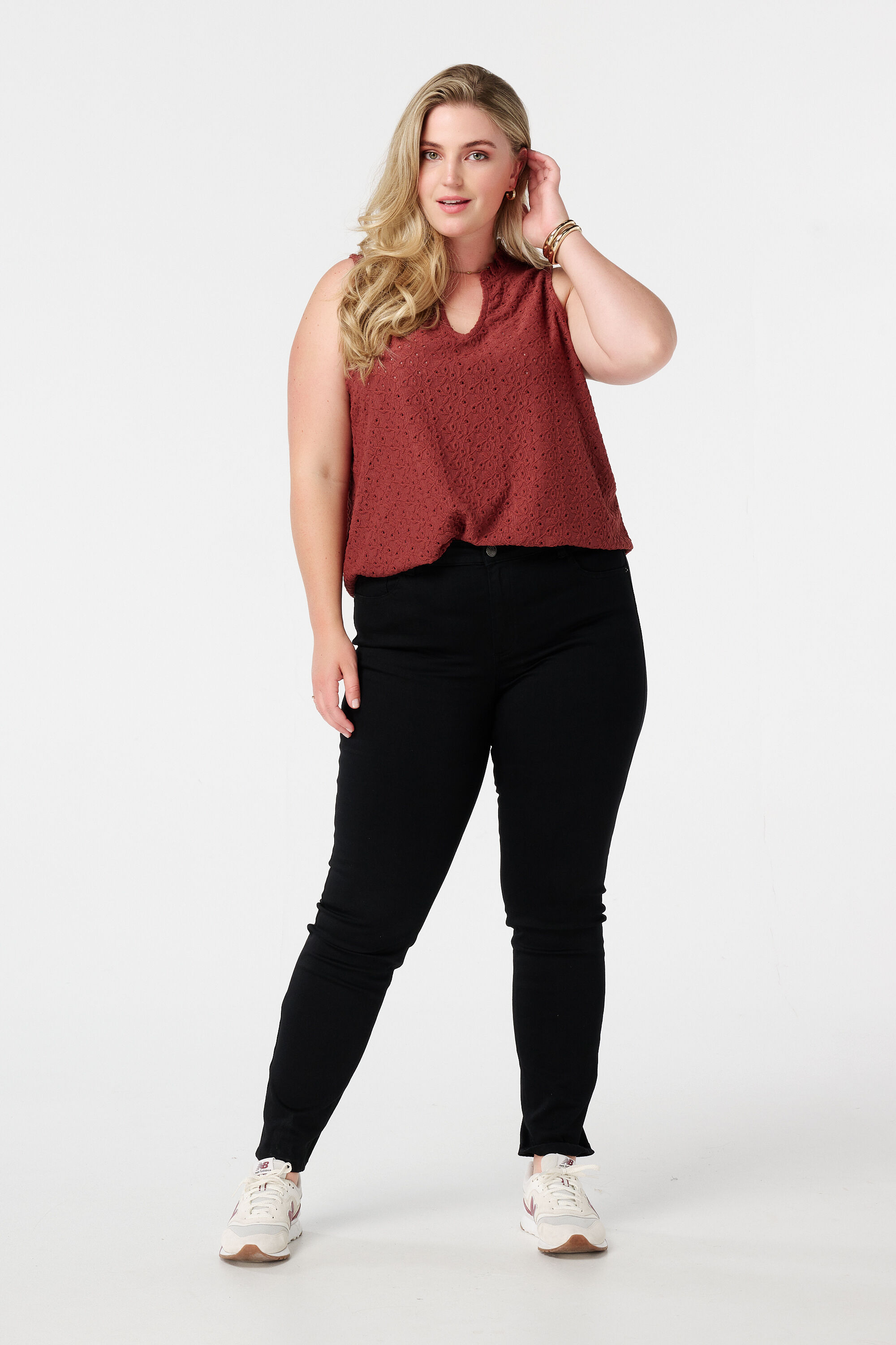 Mouwloze broderie top image number 5