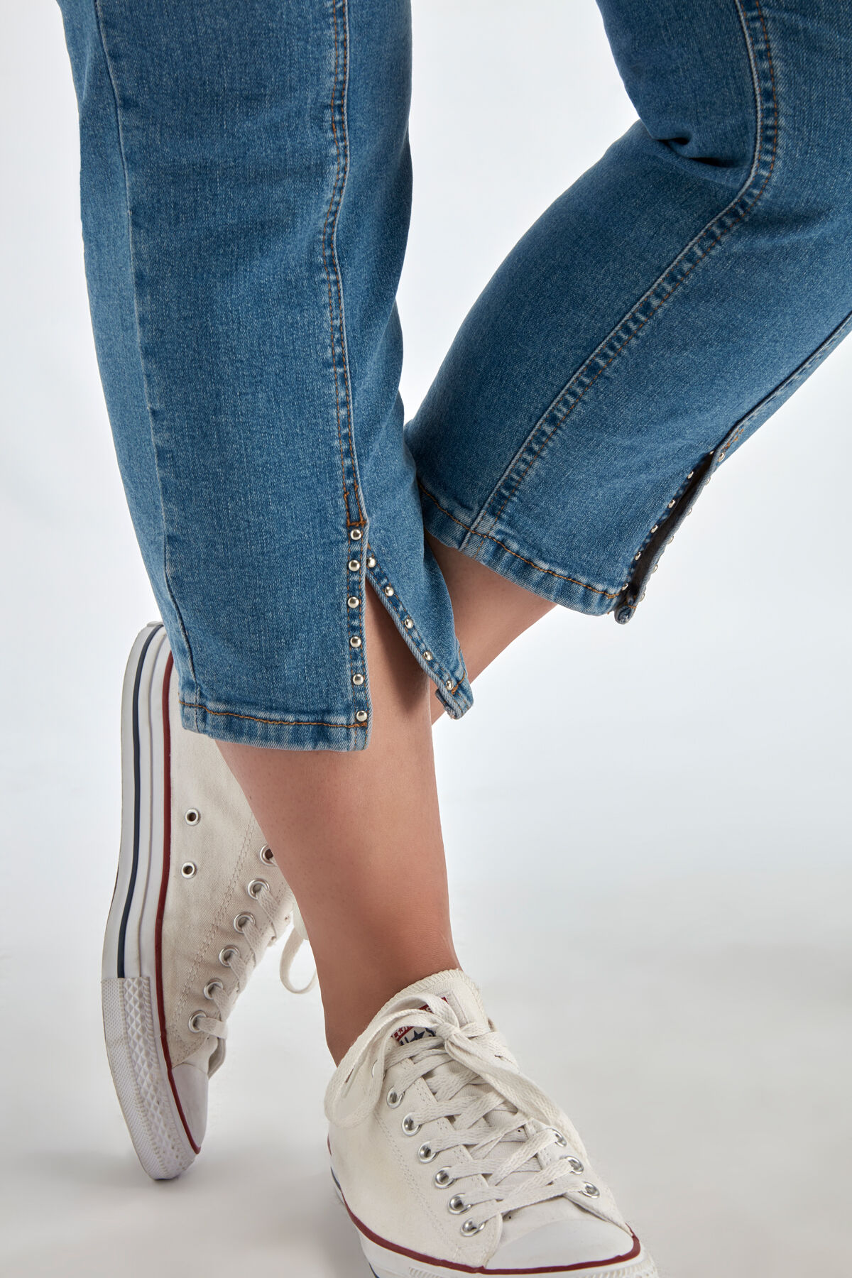 7/8 skinny jeans met studs en split image number 4