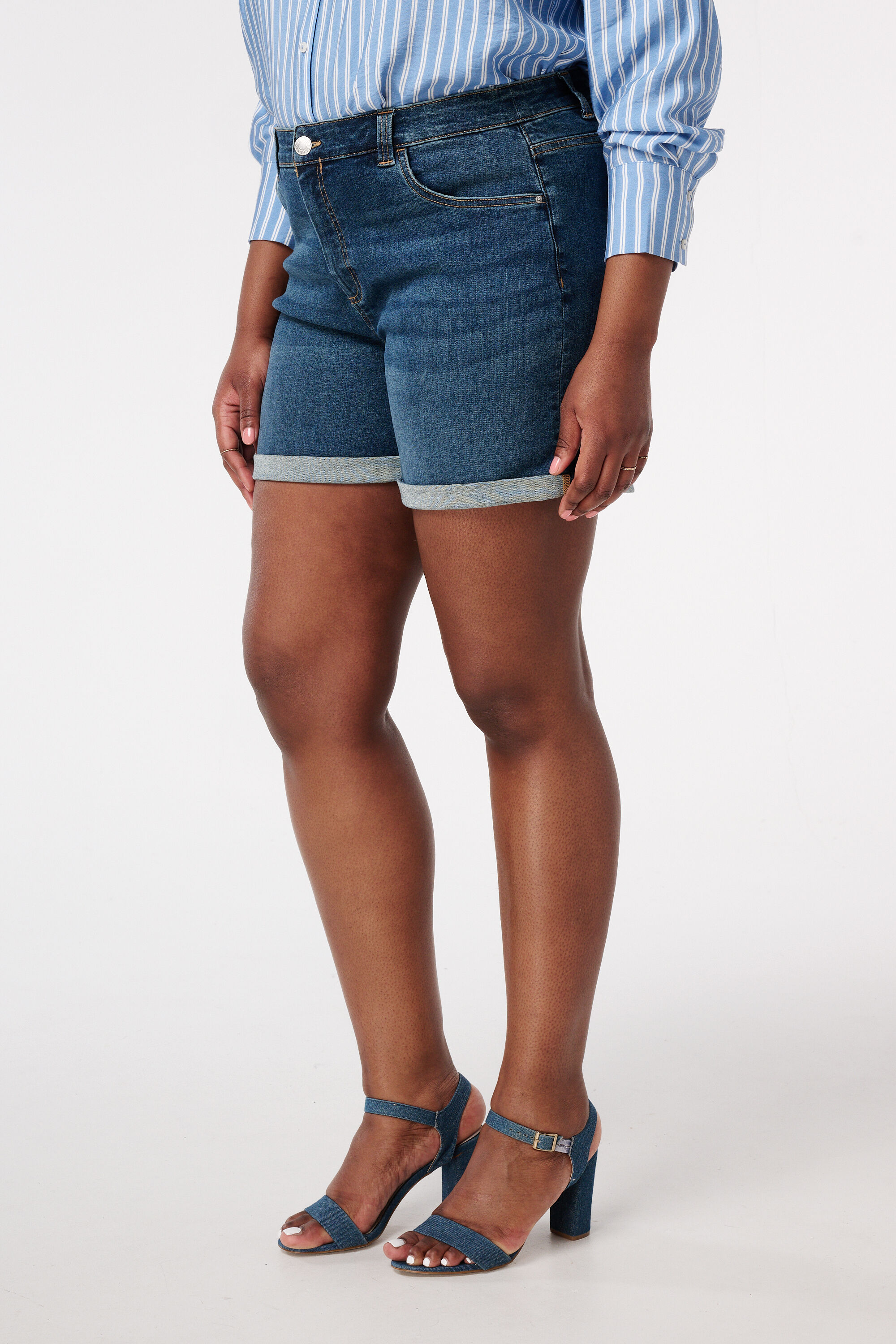Denim shorts met stretch image number 5