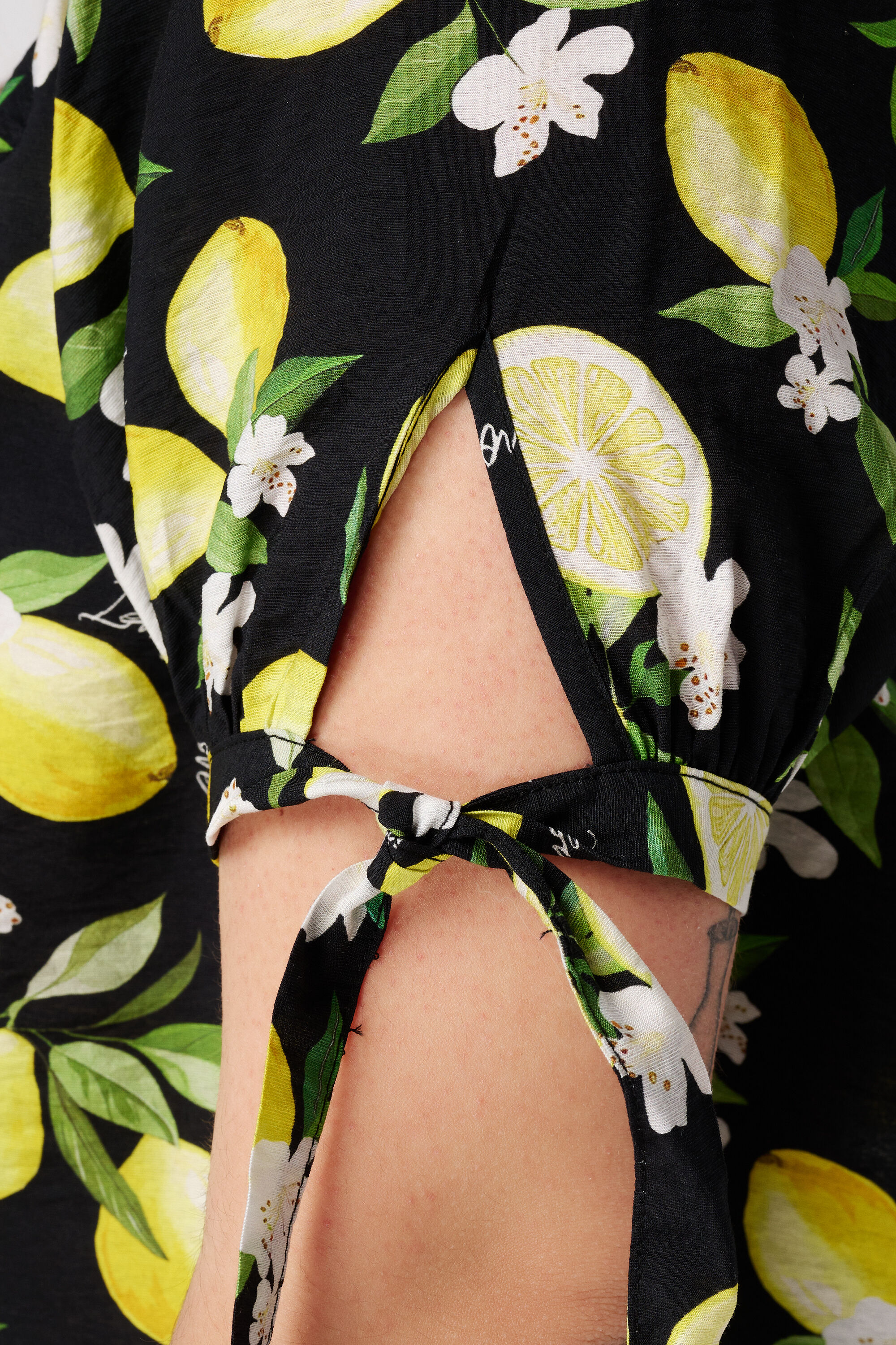 Off-shoulder blouse met print image number 6