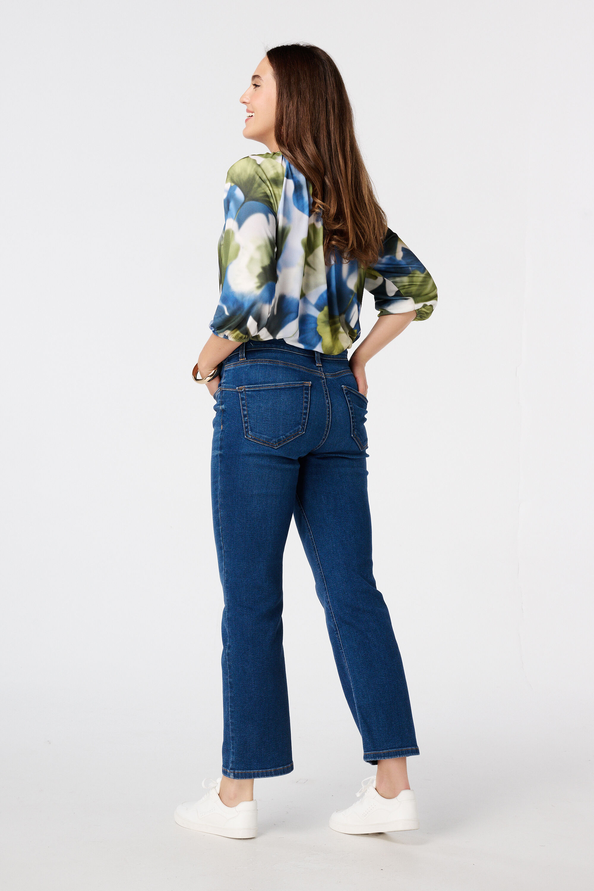 Straight leg jeans image number 3