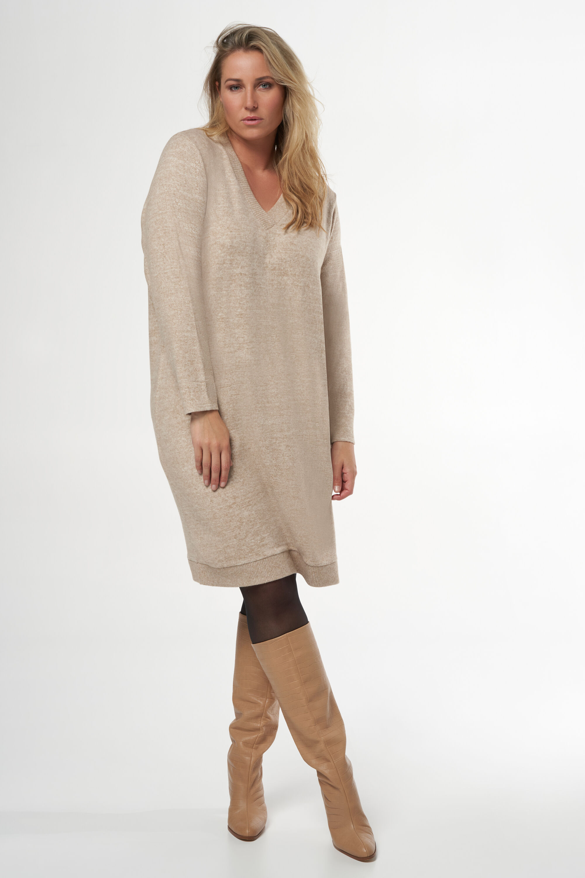 Ruimvallende jurk met zachte stof image number 0