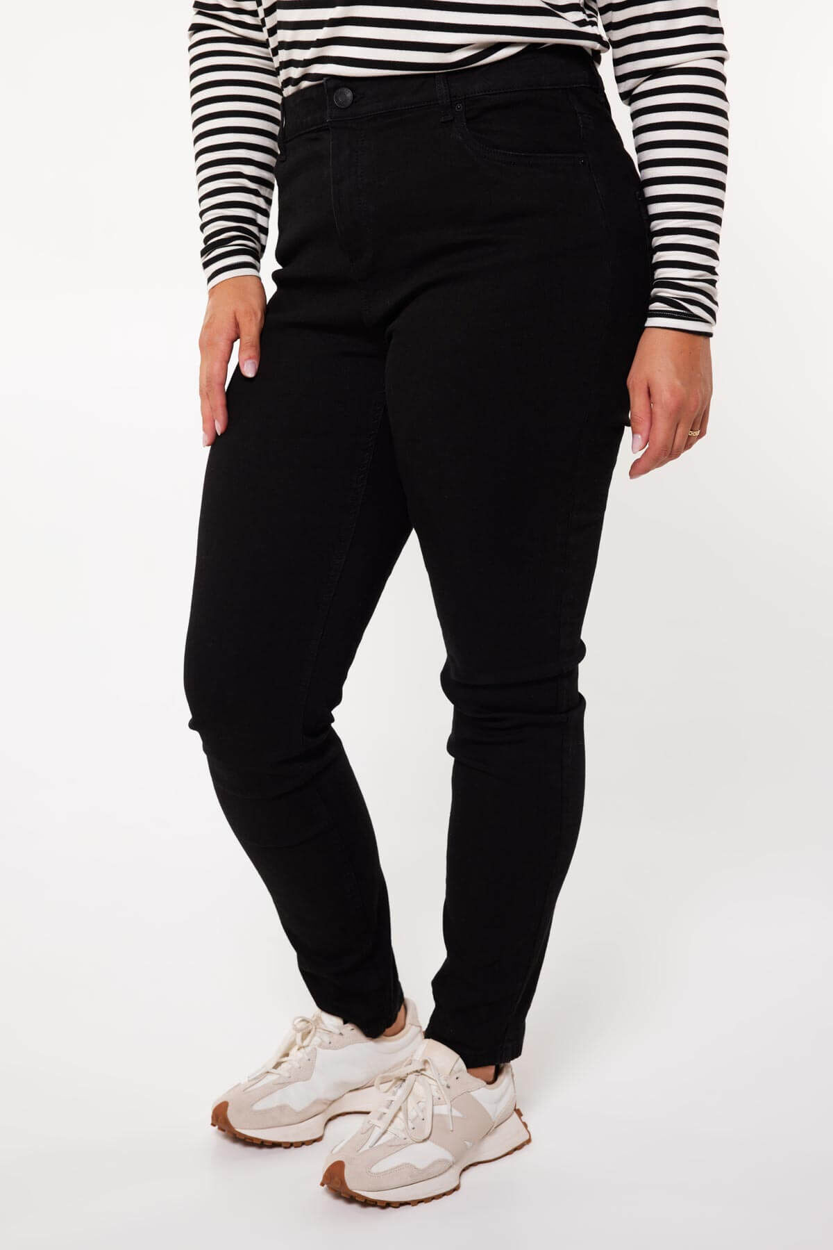 Slim leg jeans IRIS image number 6