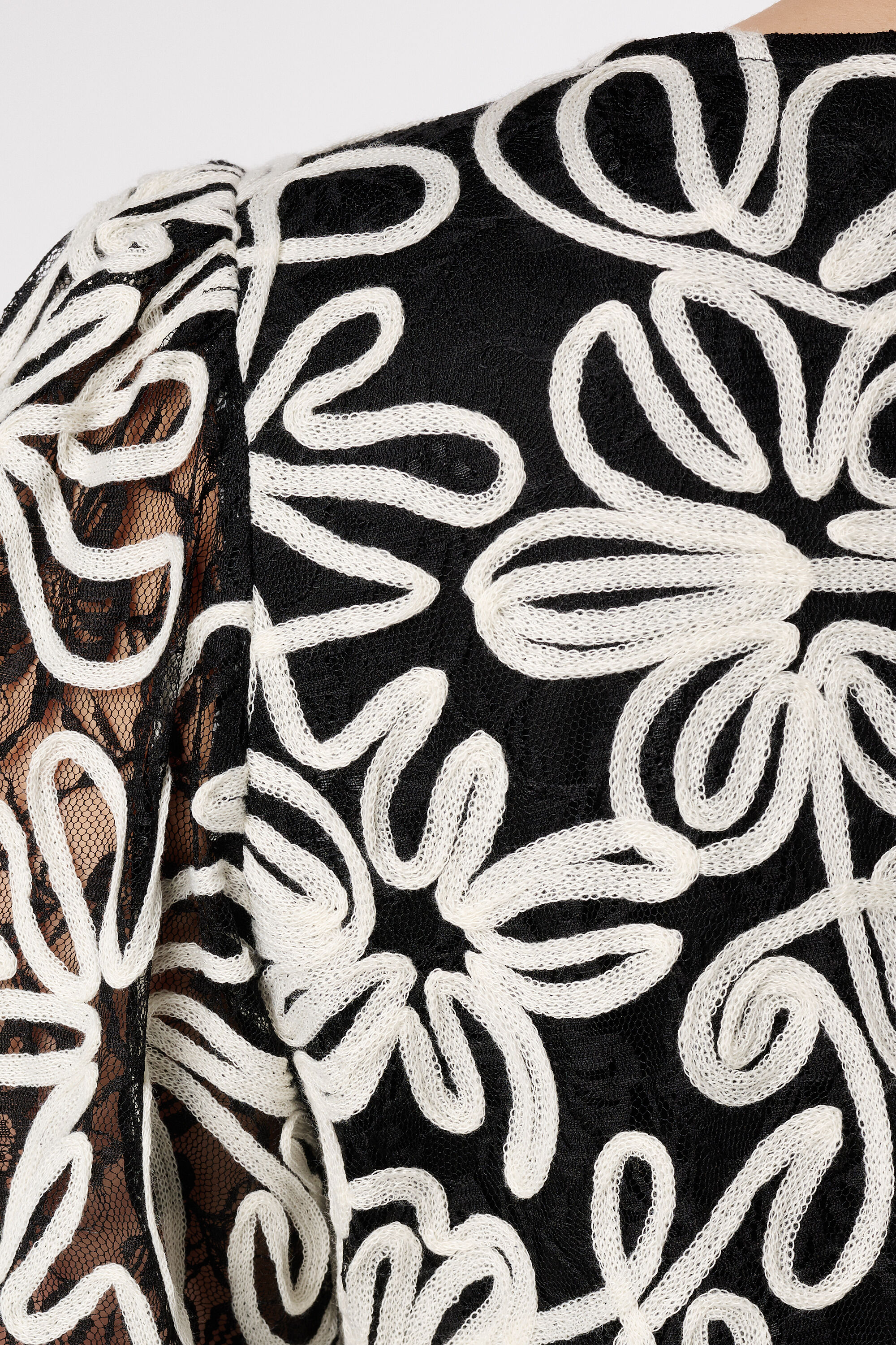 Top met embroidery  image number 6