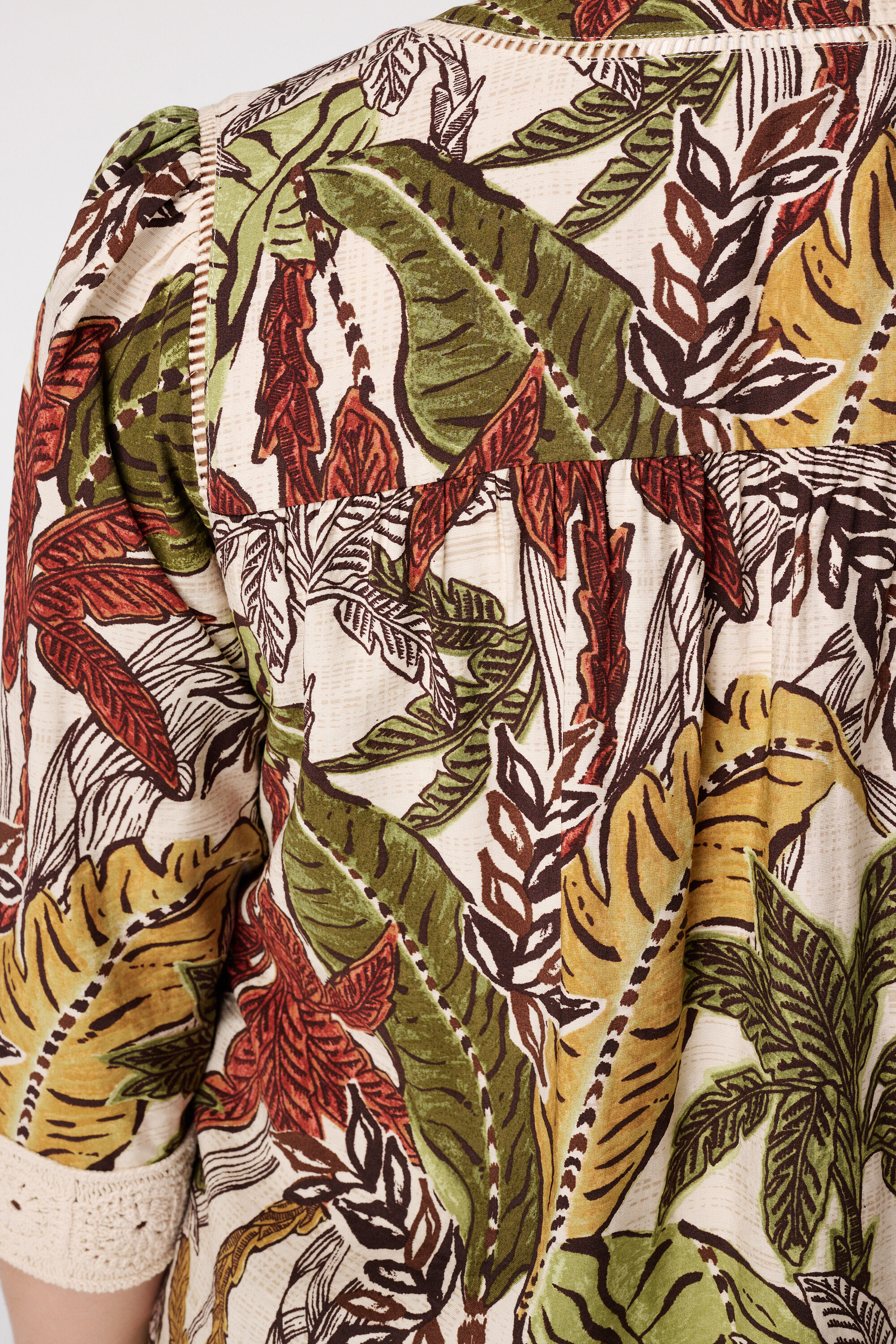 Blouse met kanten details image number 6