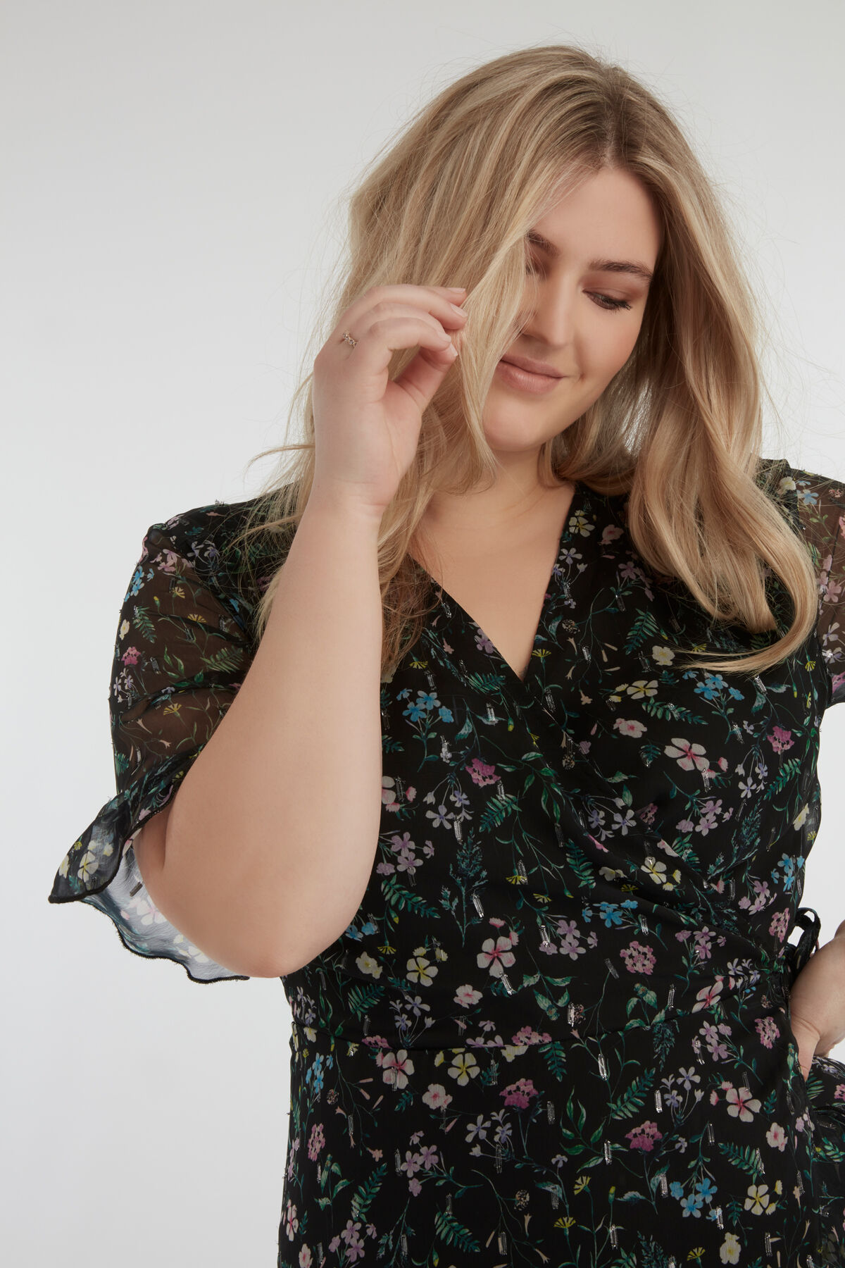 Wikkeljurk met bloemen print en lurex  image number 4