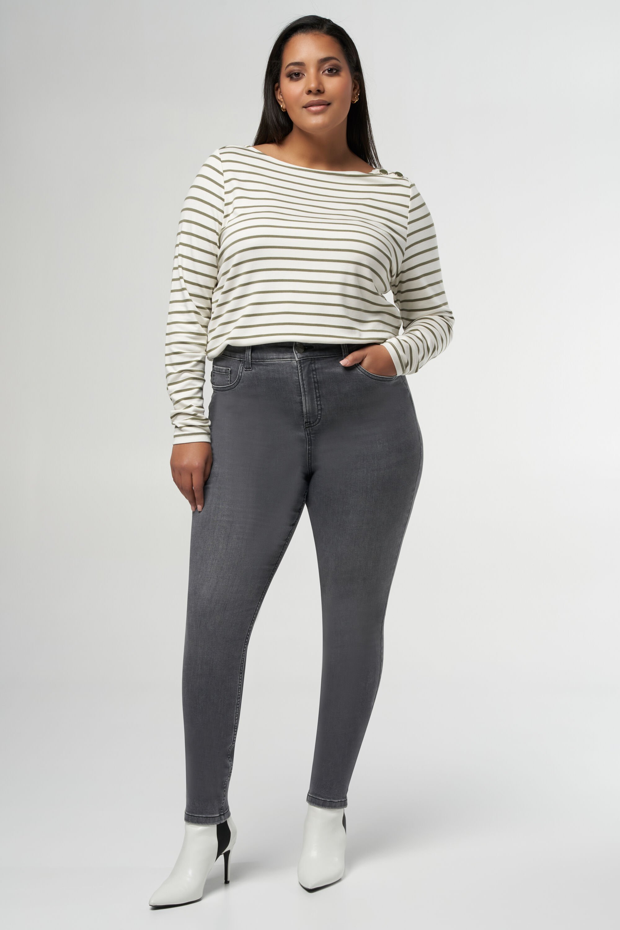 Skinny leg high waist jeans CHERRY image number 6