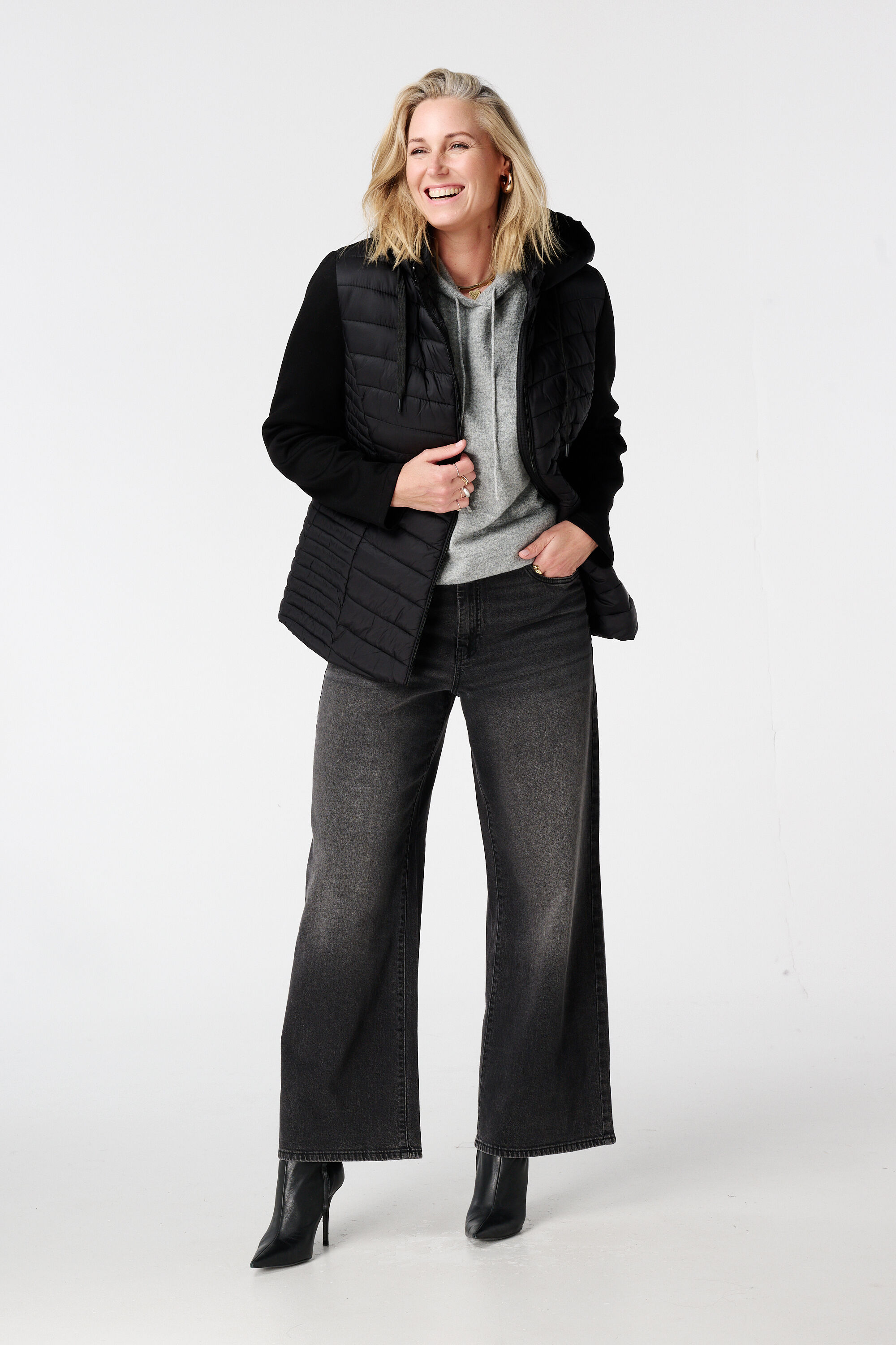 Gewatteerde jas met stoffen mouwen image number 5