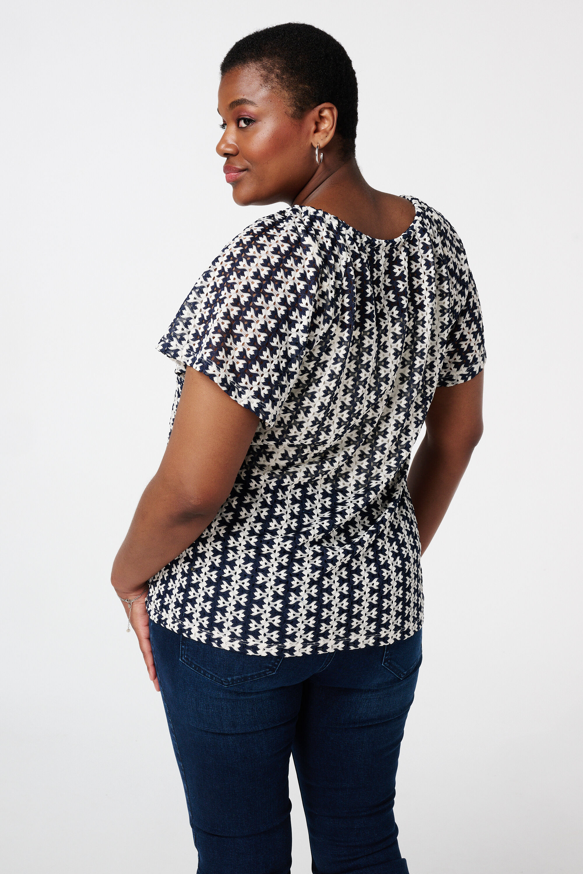 Top met keyhole detail image number 3