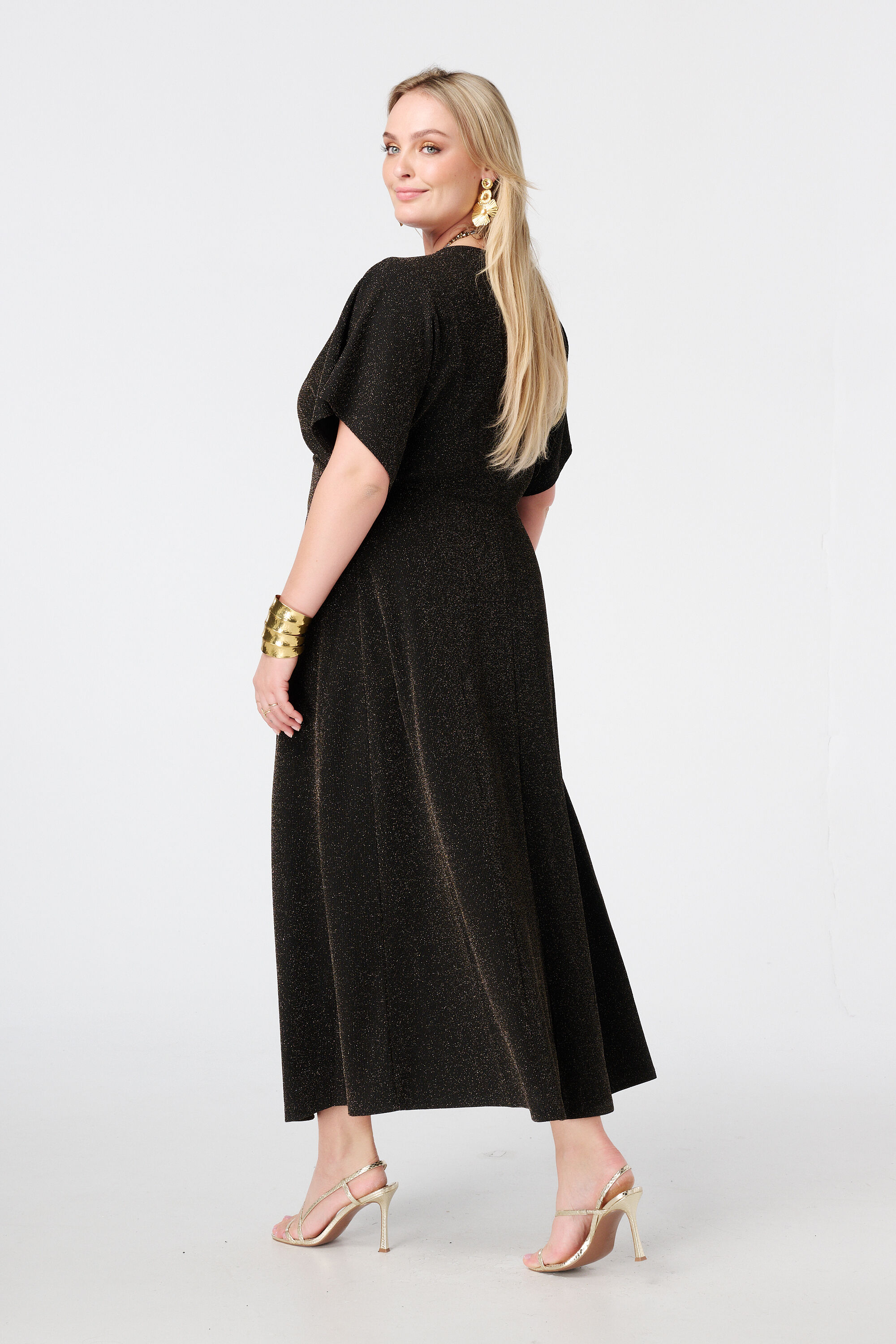 Glitter jurk met vlindermouwen en knoop detail image number 3