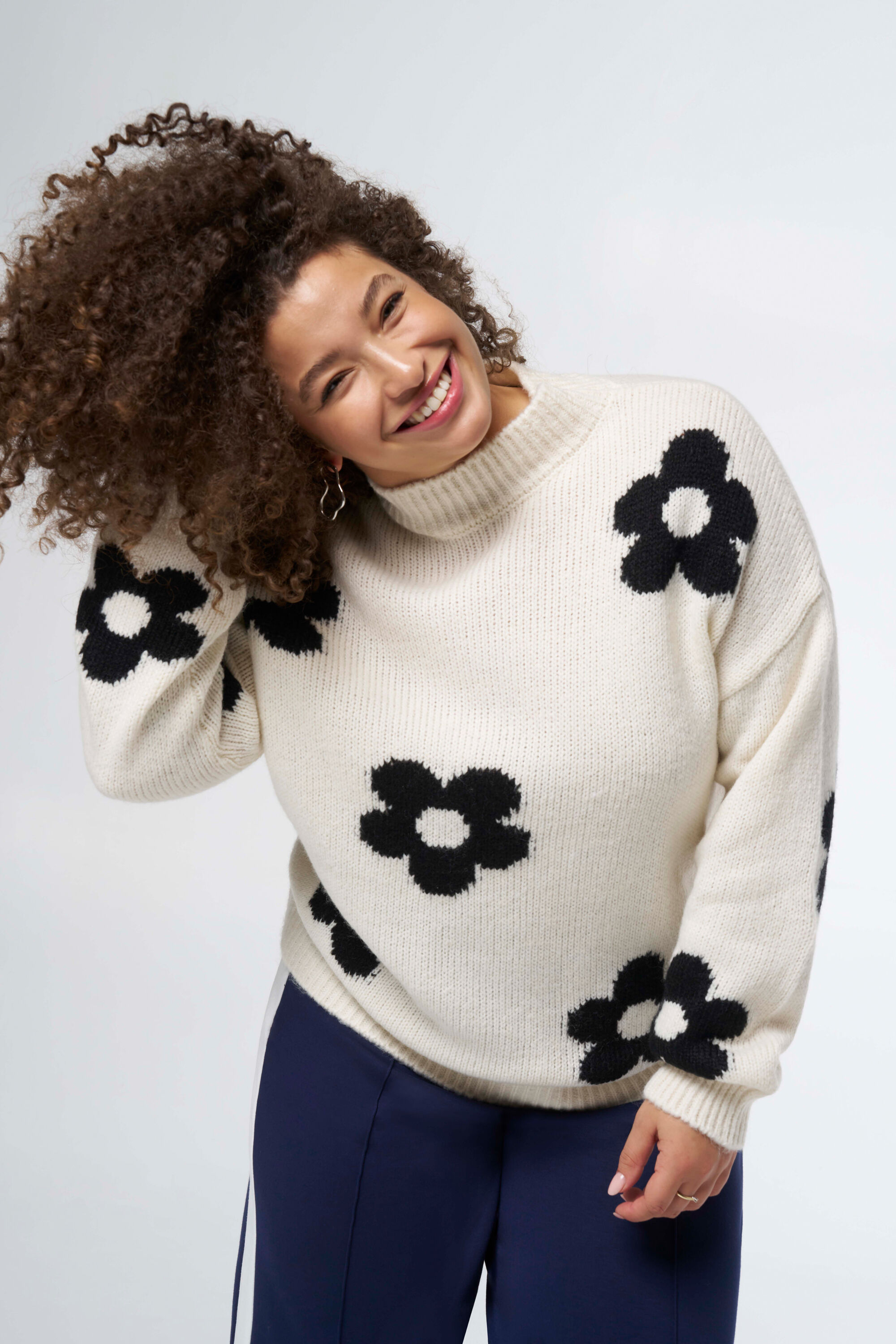 Gebreide trui met bloemen image number 5